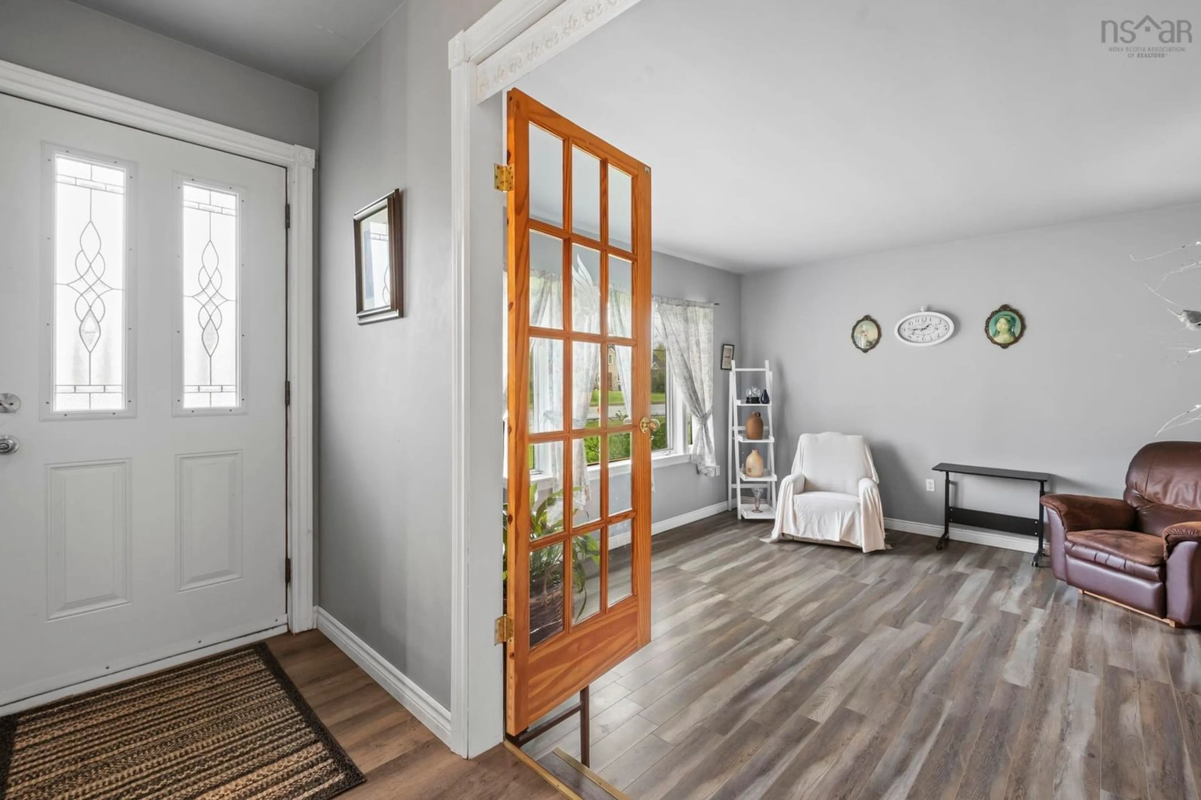 Indoor entryway for 1335 Highway 2, Lantz Nova Scotia B2S 1Z2