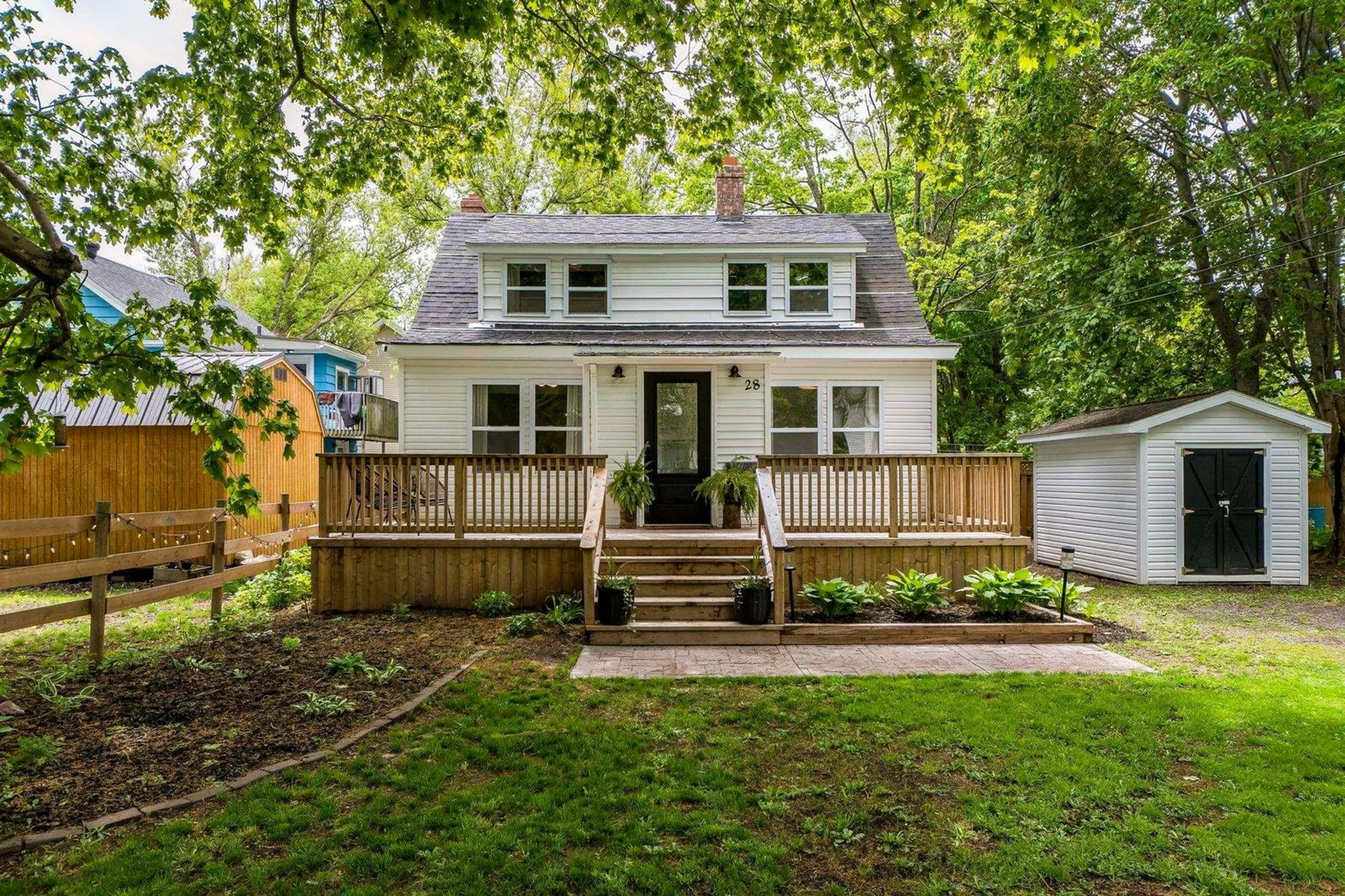 Home with vinyl exterior material, street for 28 Crescent Ave, Kentville Nova Scotia B4N 1R2