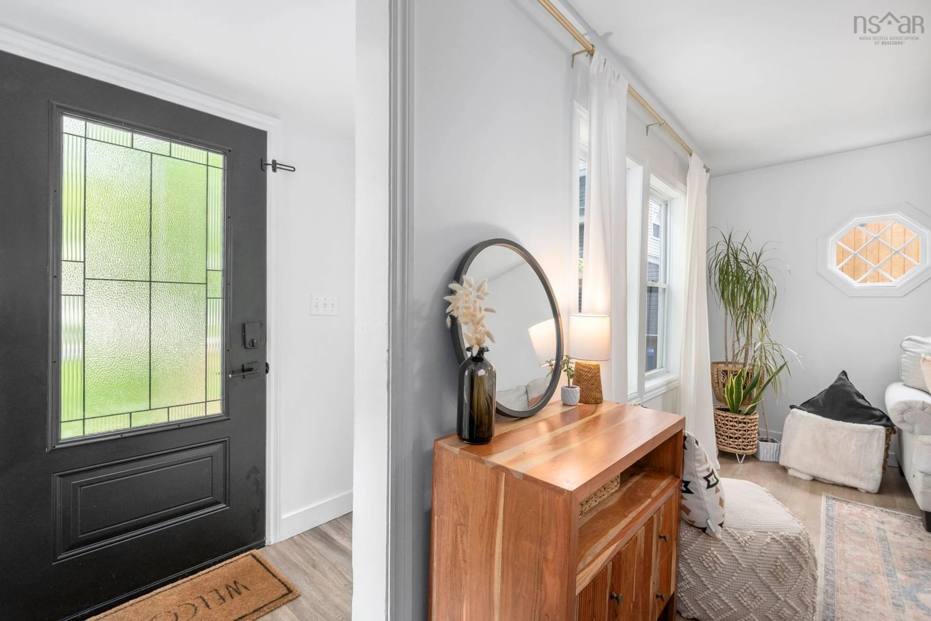 Indoor entryway for 28 Crescent Ave, Kentville Nova Scotia B4N 1R2