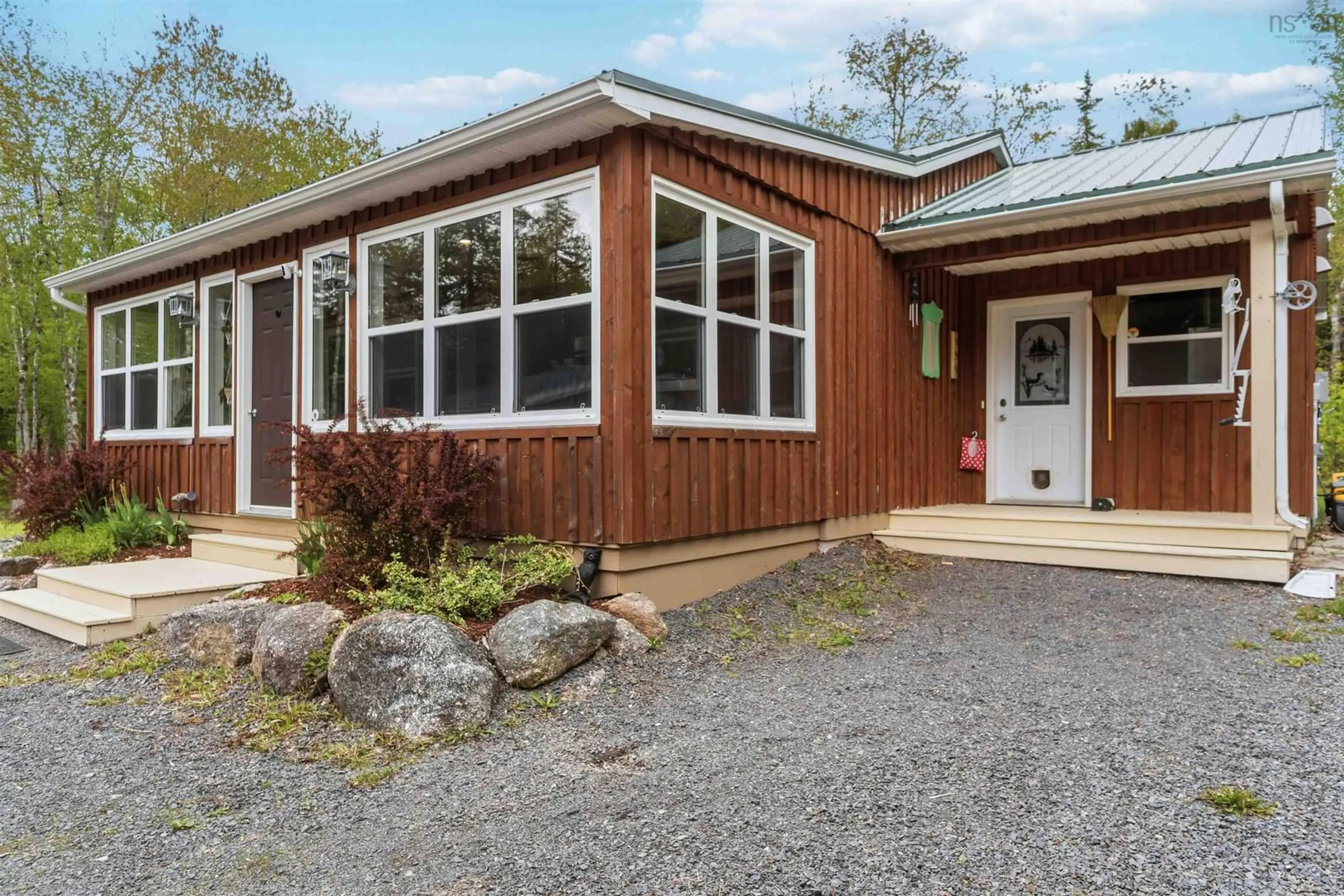 Home with vinyl exterior material, street for 88 Owl Pass, Vaughan Nova Scotia B0N 2T0