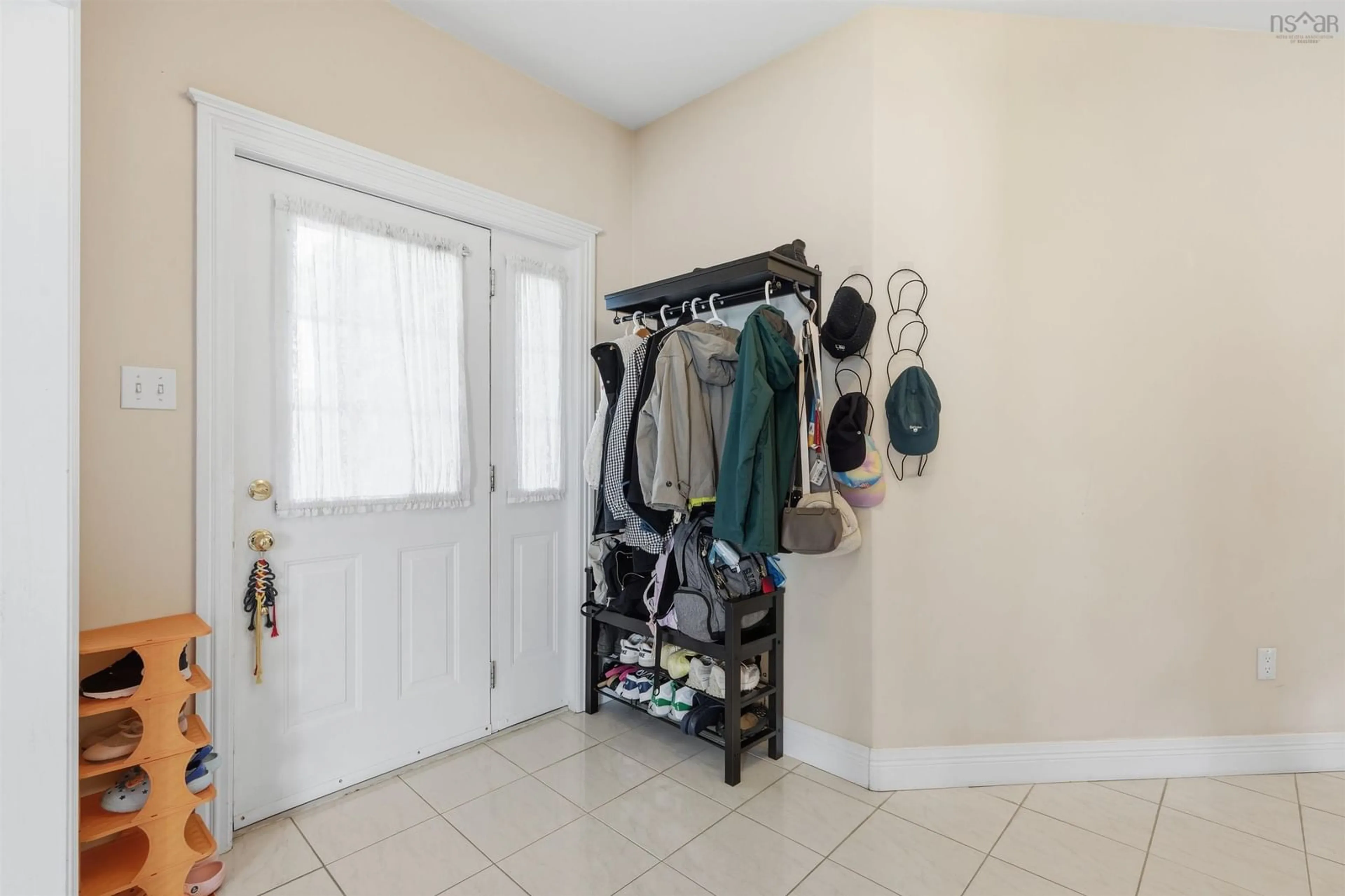Indoor entryway for 65 Stone Gate Dr, Halifax Nova Scotia B3N 3J3