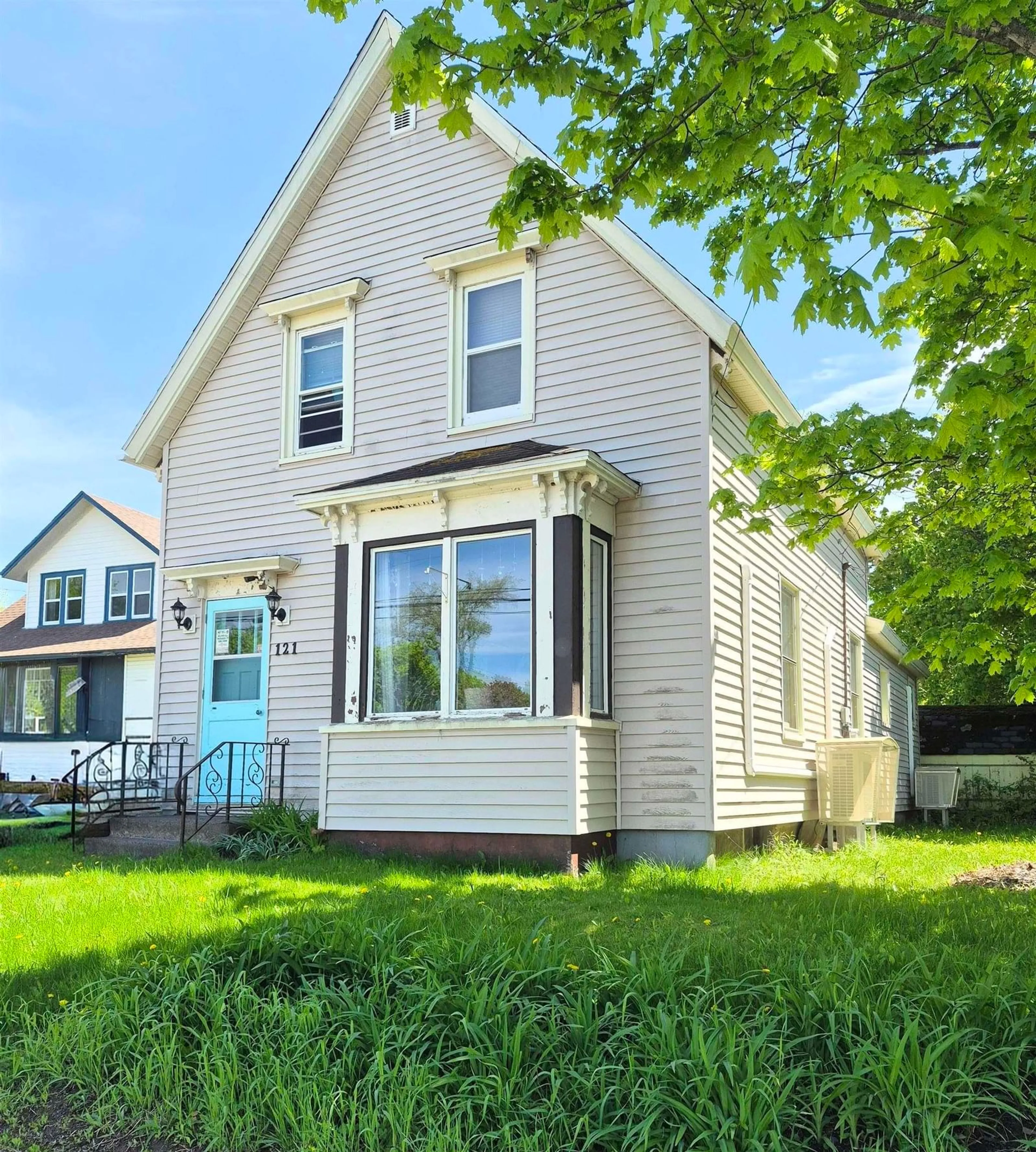 Home with vinyl exterior material, street for 121 Main St, Springhill Nova Scotia B0M 1X0