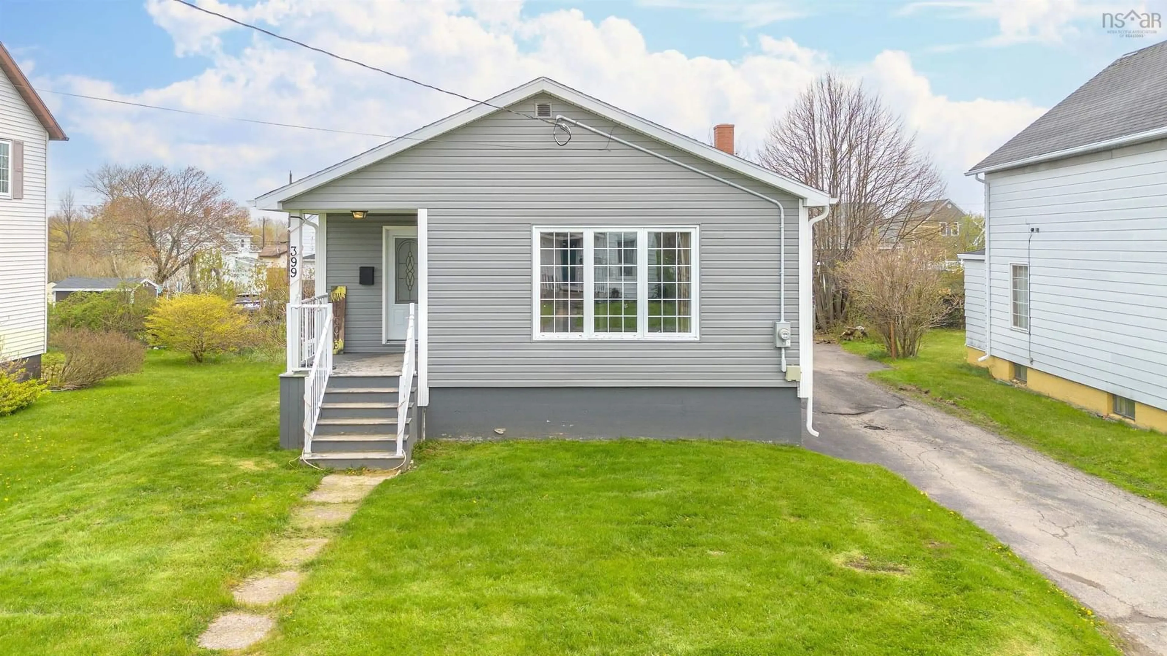 Home with vinyl exterior material, street for 399 York Street St, Glace Bay Nova Scotia B1A 2N1