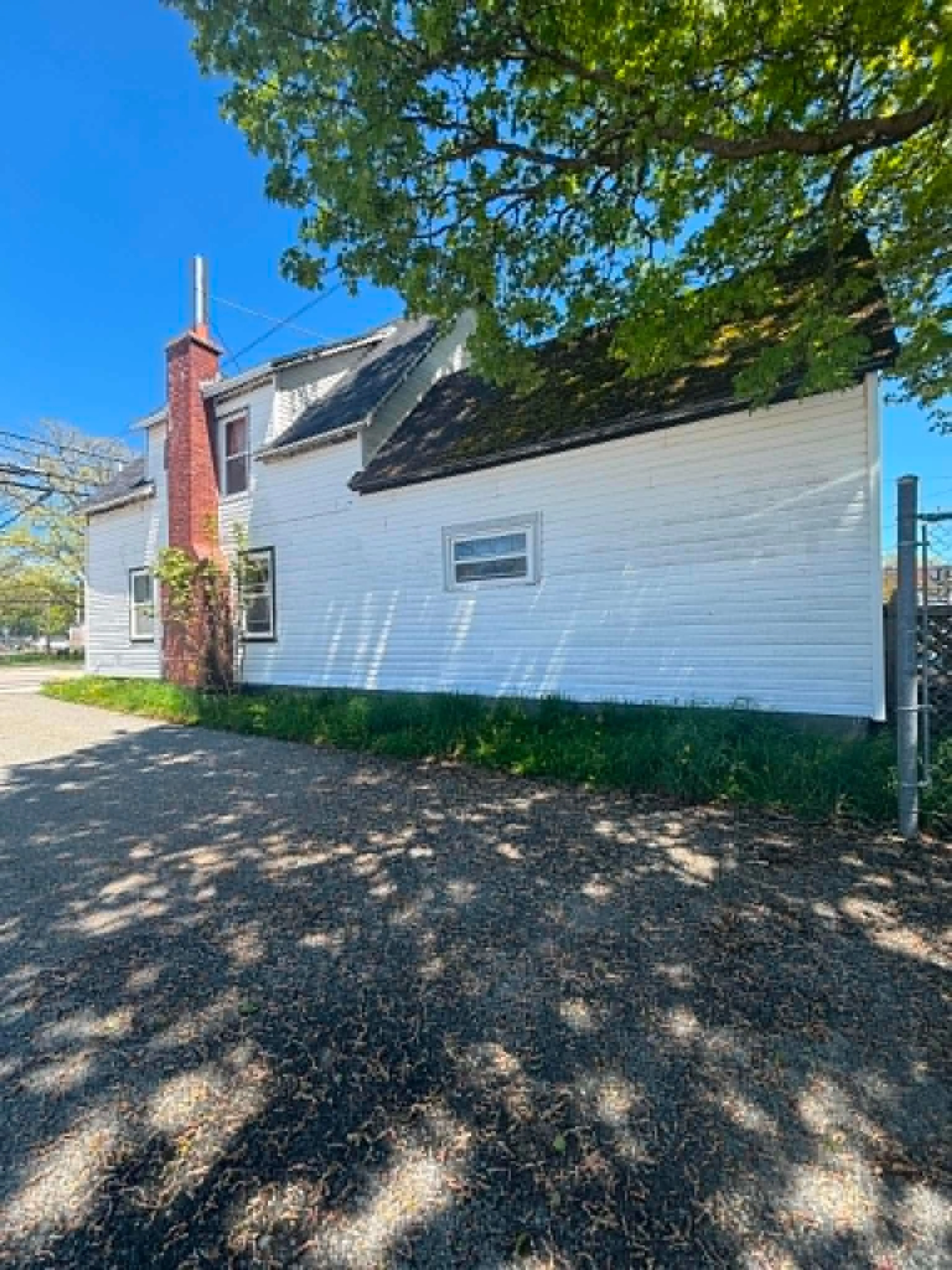 Unknown for 33 Parade St, Yarmouth Nova Scotia B5A 1E3