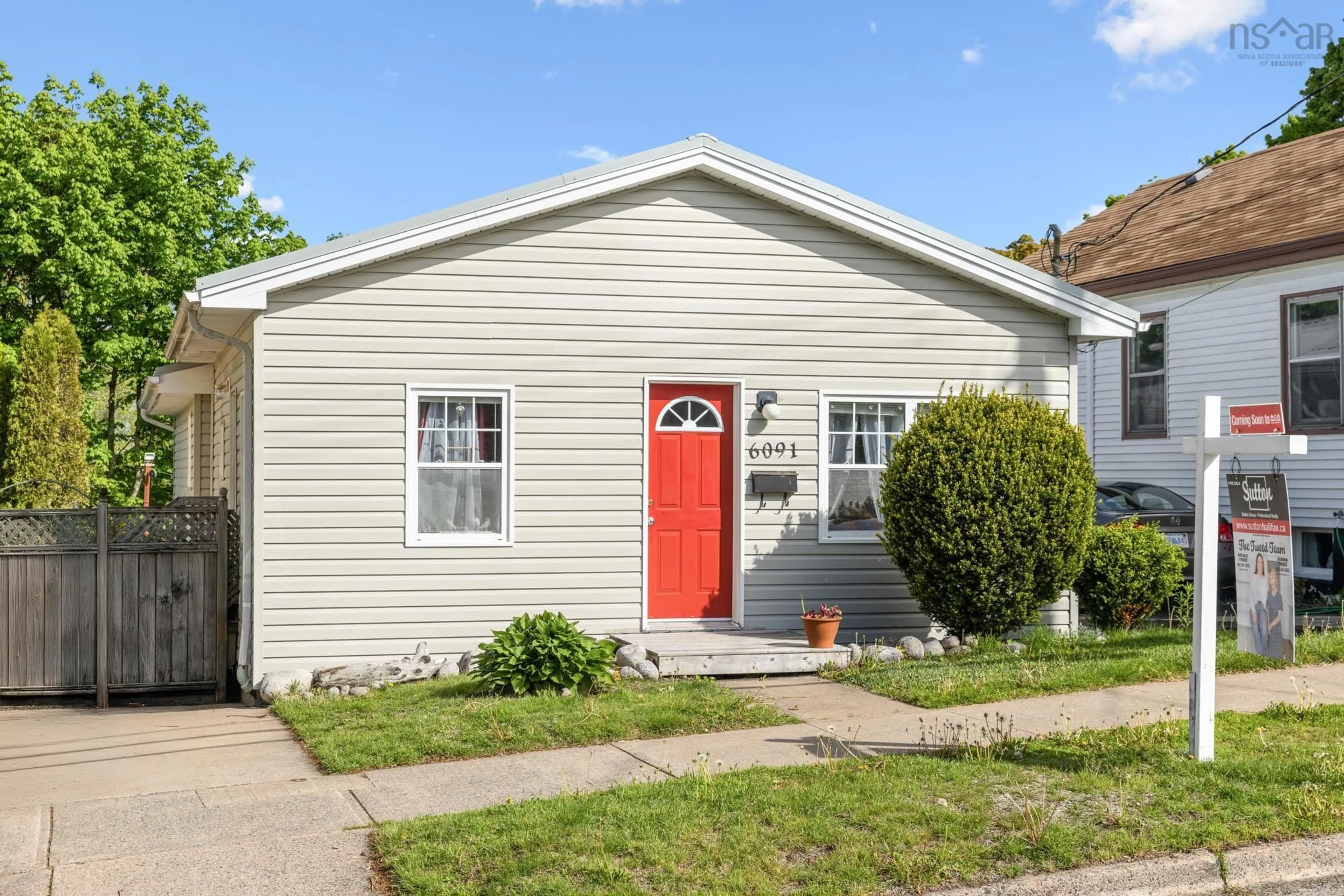 Home with vinyl exterior material, street for 6091 Leeds St, North End Nova Scotia B3K 2T6