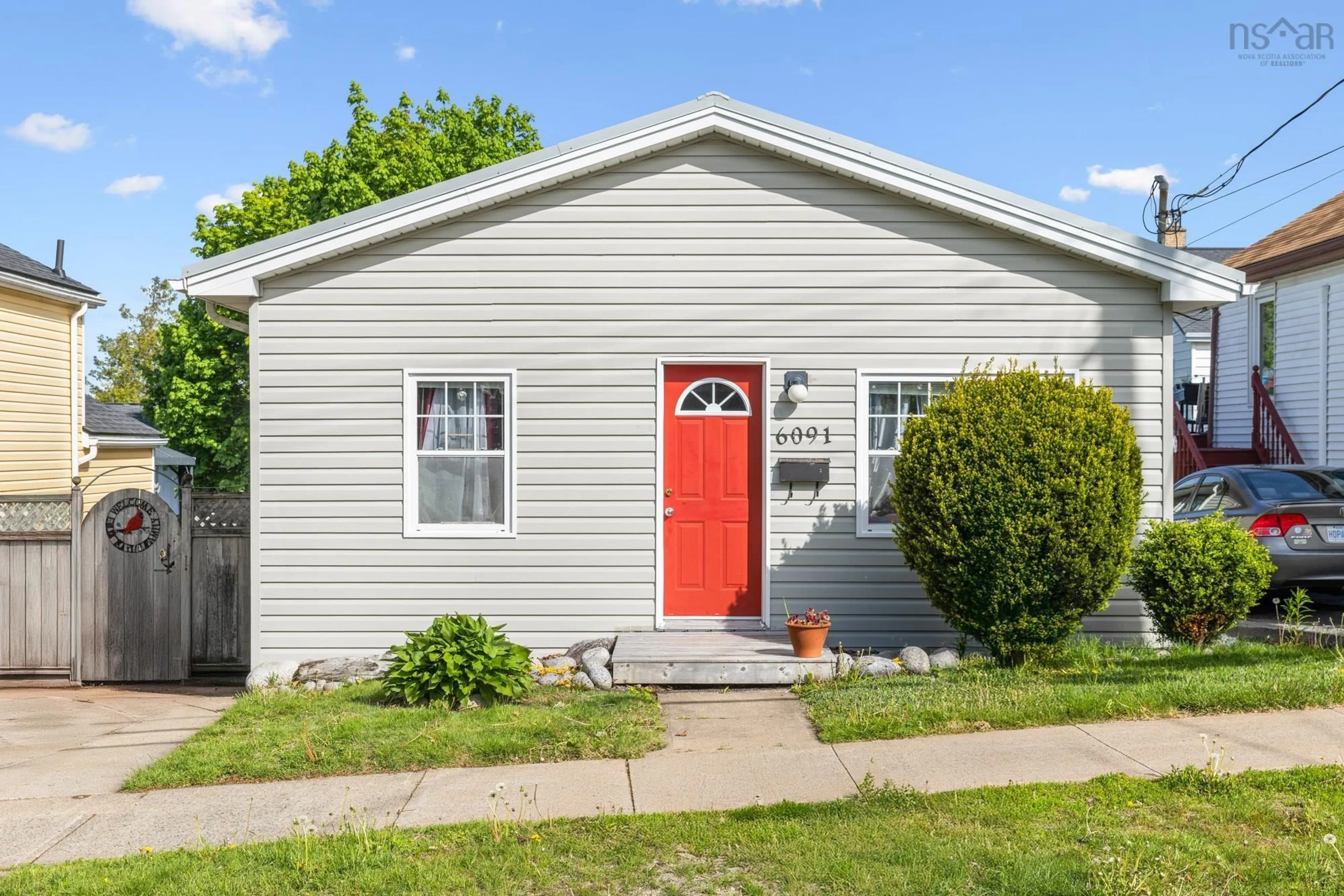 Home with vinyl exterior material, street for 6091 Leeds St, North End Nova Scotia B3K 2T6