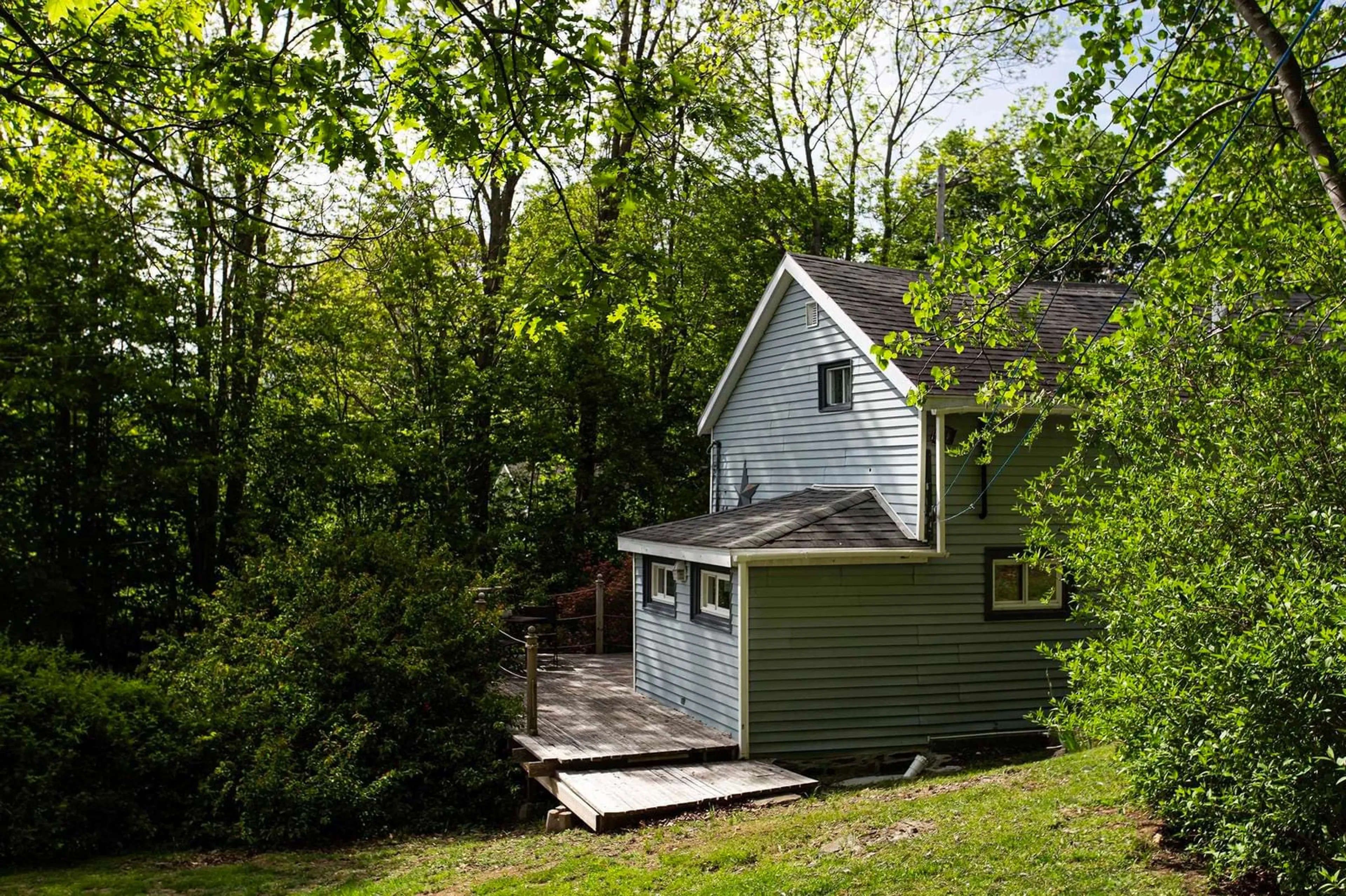 Shed for 14 Cross St, Bear River Nova Scotia B0S 1B0