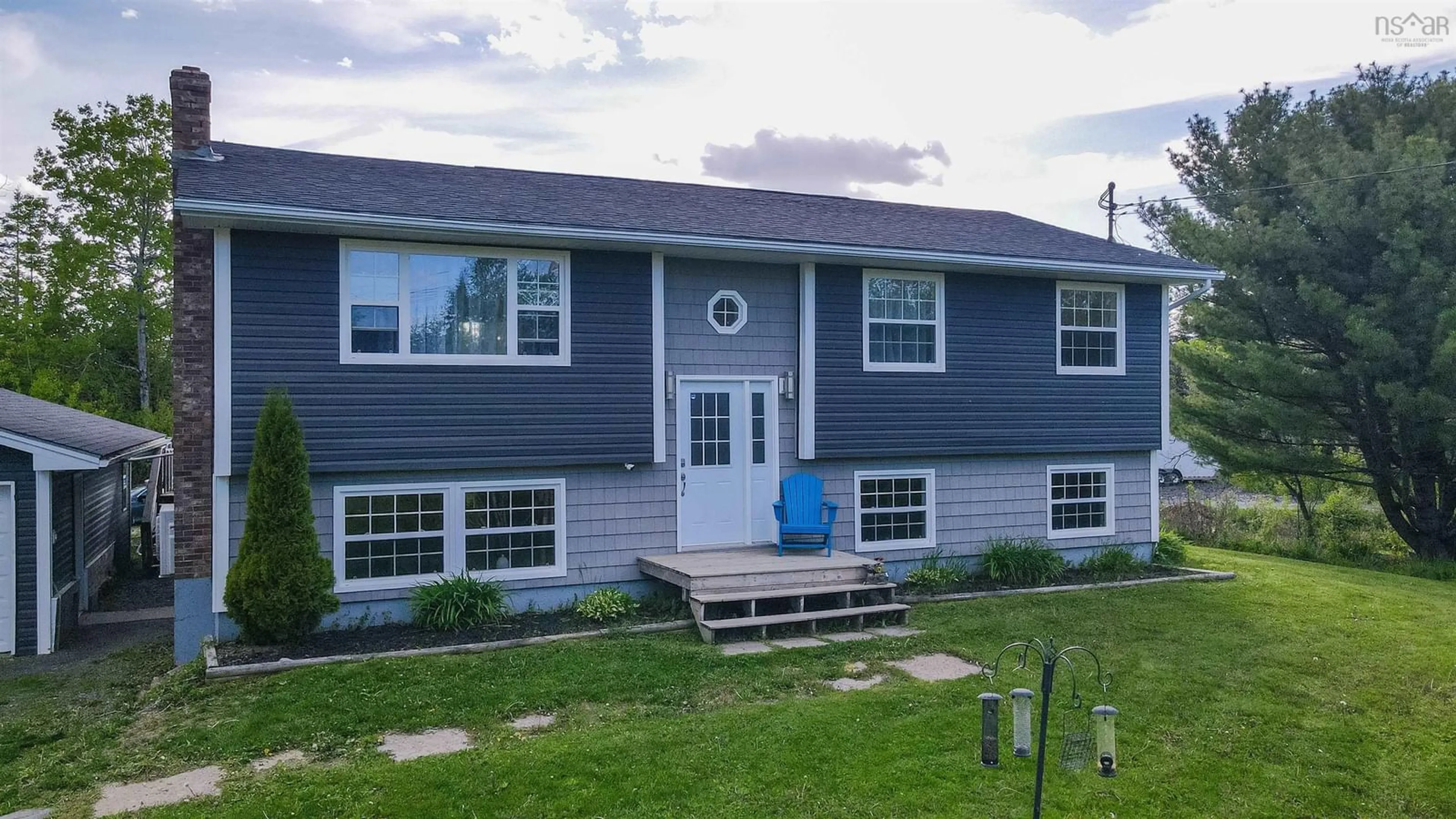 Home with vinyl exterior material, unknown for 217 Lakecrest Dr, Mount Uniacke Nova Scotia B0N 1Z0