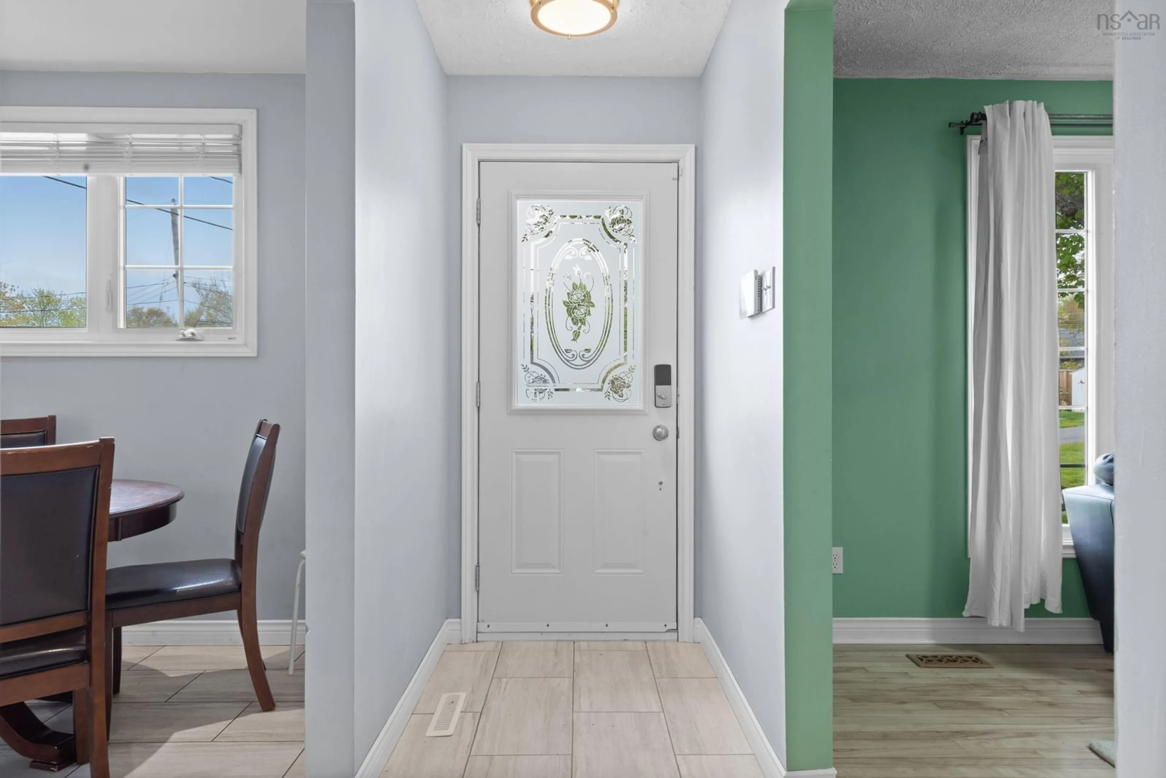 Indoor entryway for 7 Karen Crt, Dartmouth Nova Scotia B2X 2K1