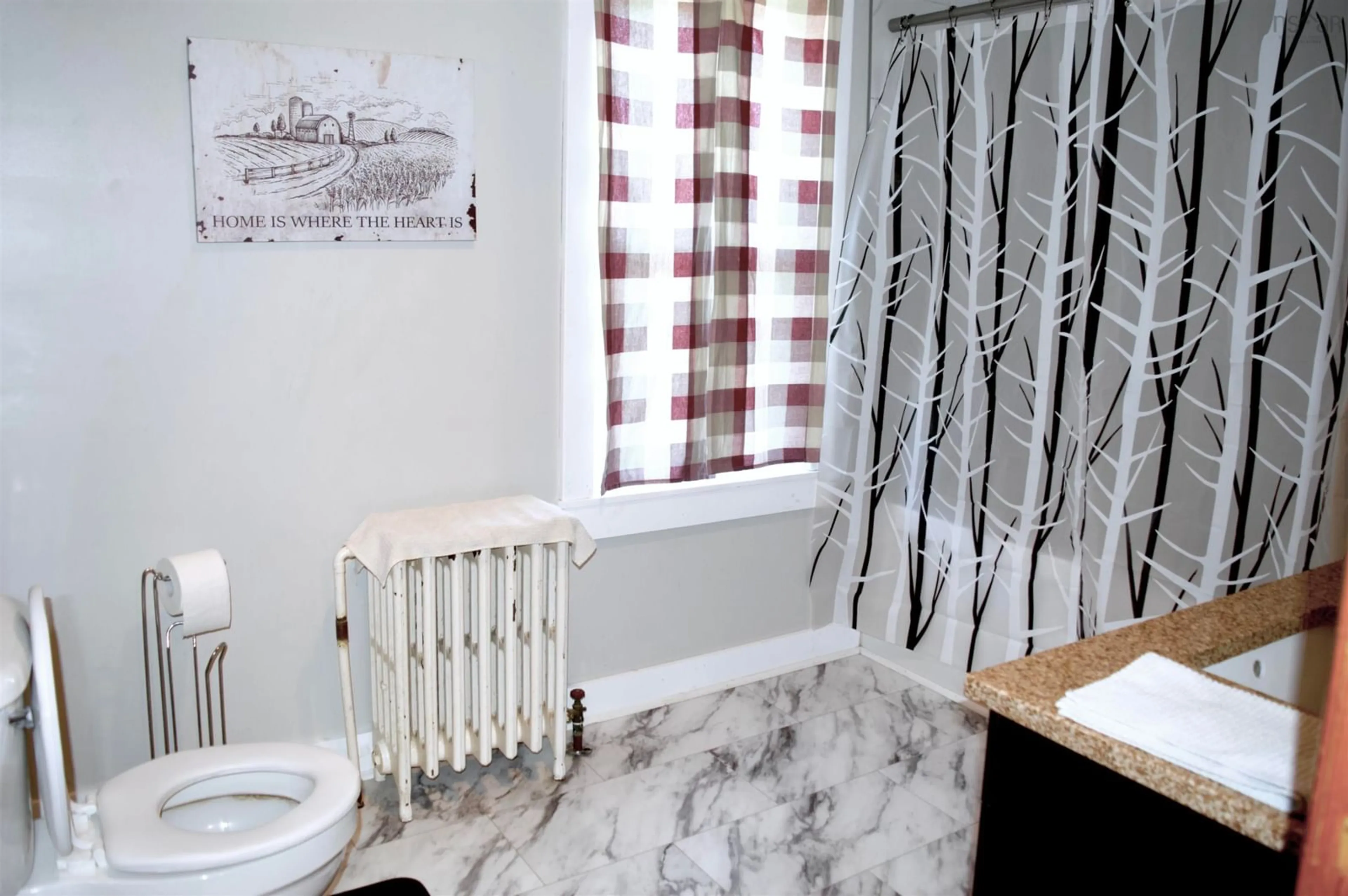Standard bathroom, ceramic/tile floor for 106 Highland Ave, Wolfville Nova Scotia B4P 1Z7