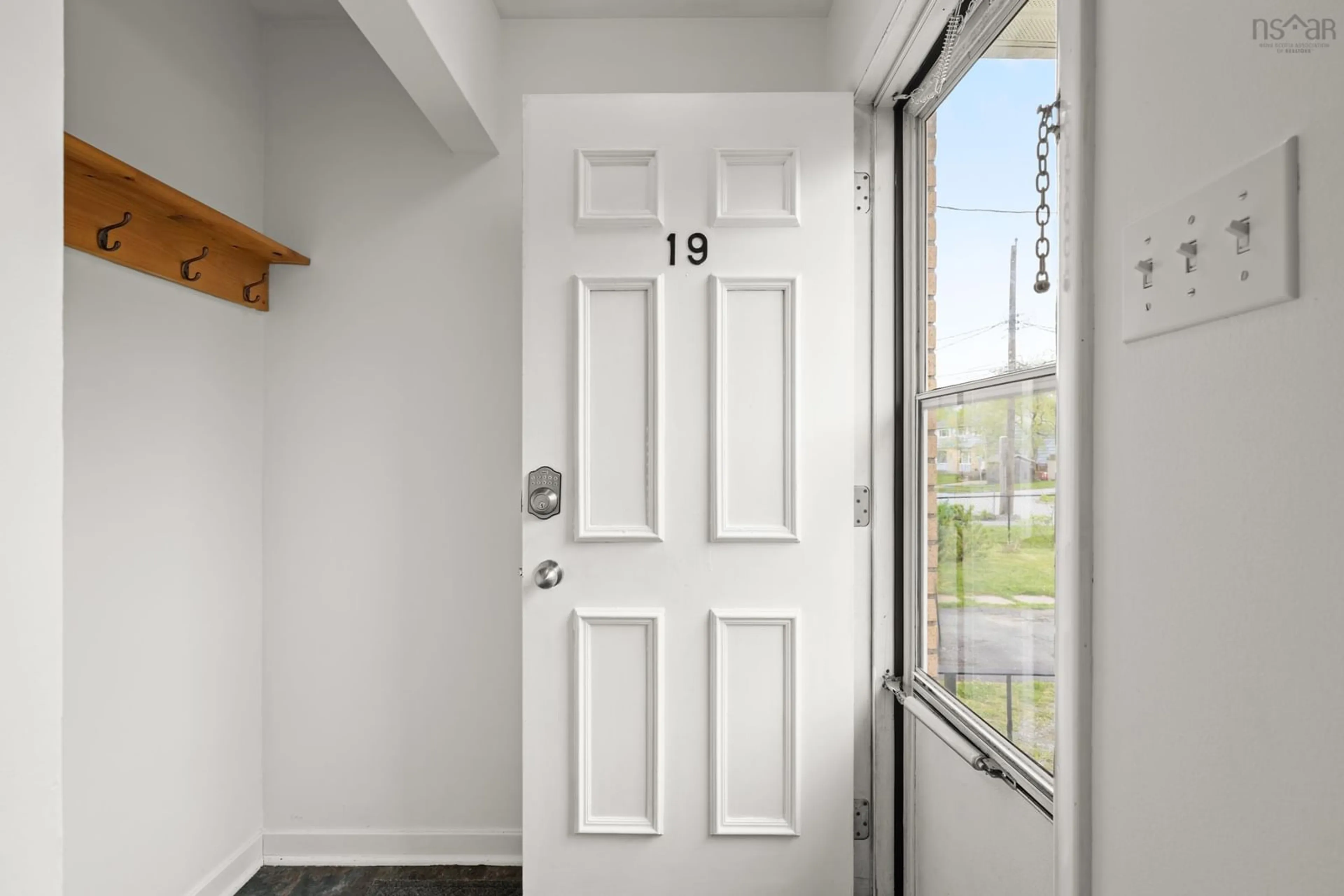 Indoor entryway for 19 Piper St, Dartmouth Nova Scotia B2W 1Z5