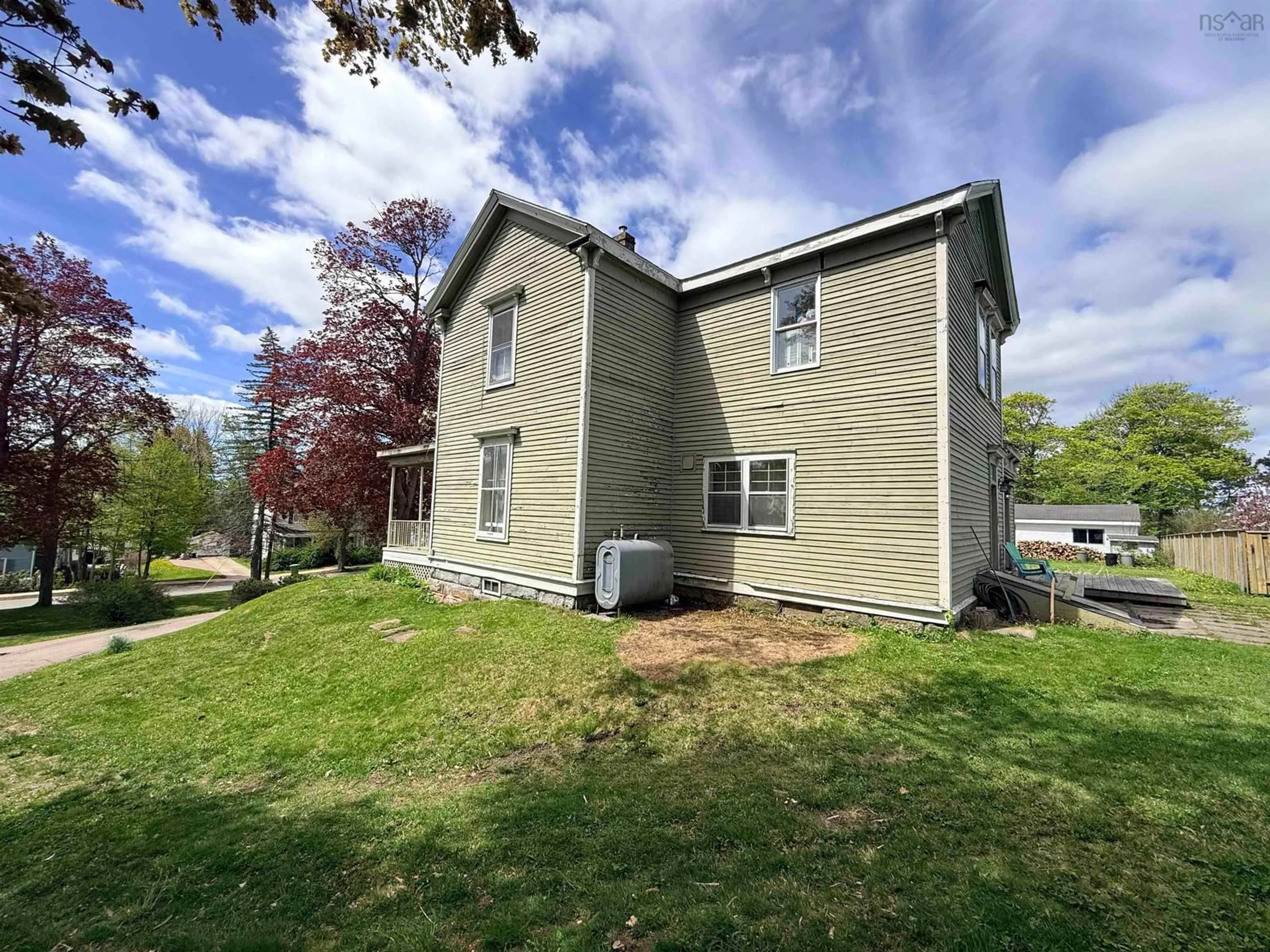 A pic from outside/outdoor area/front of a property/back of a property/a pic from drone, building for 242 Fraser St, New Glasgow Nova Scotia B2H 4J3