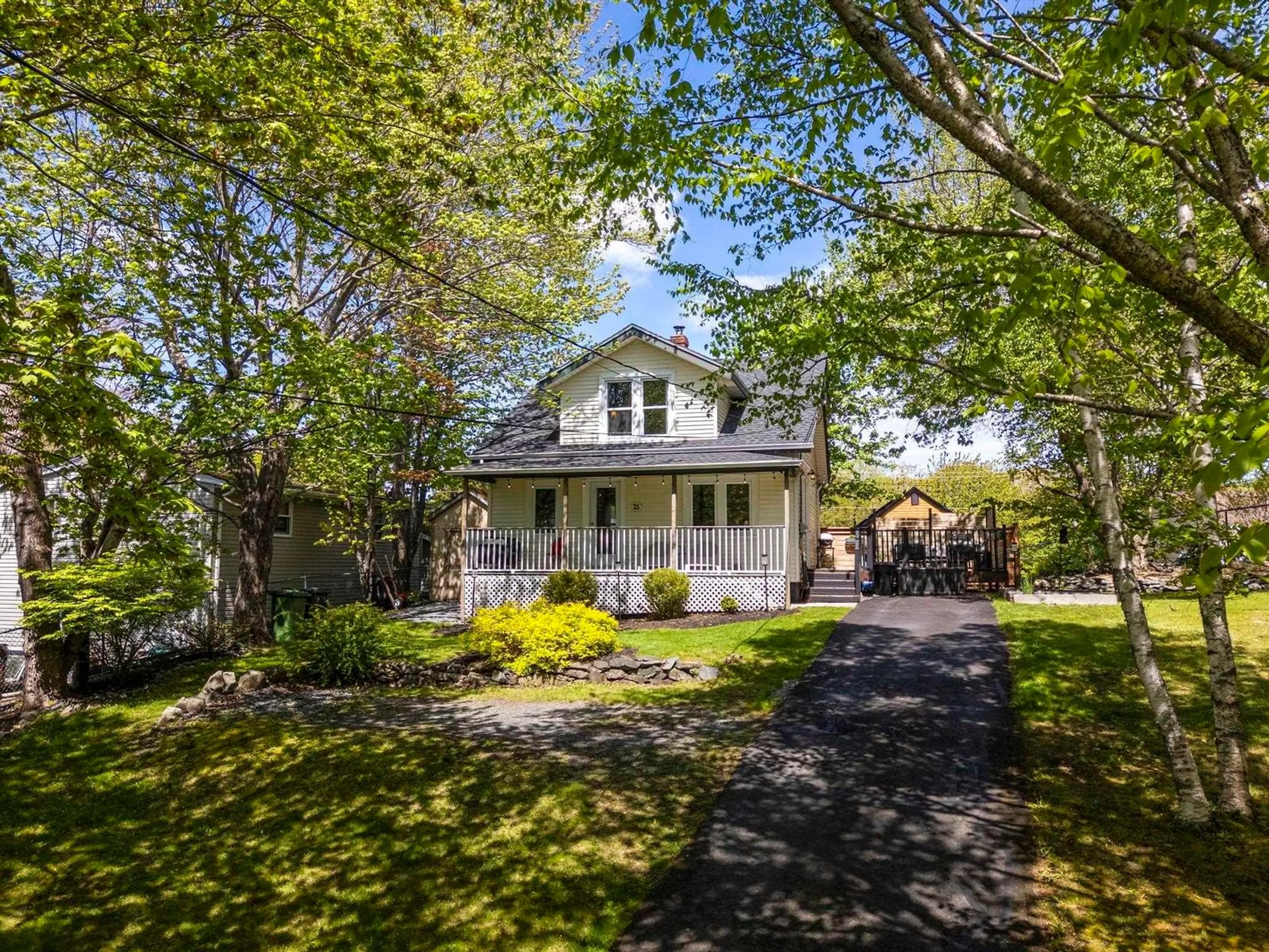A pic from outside/outdoor area/front of a property/back of a property/a pic from drone, street for 25 Pioneer Ave, Halifax Nova Scotia B3M 1W9
