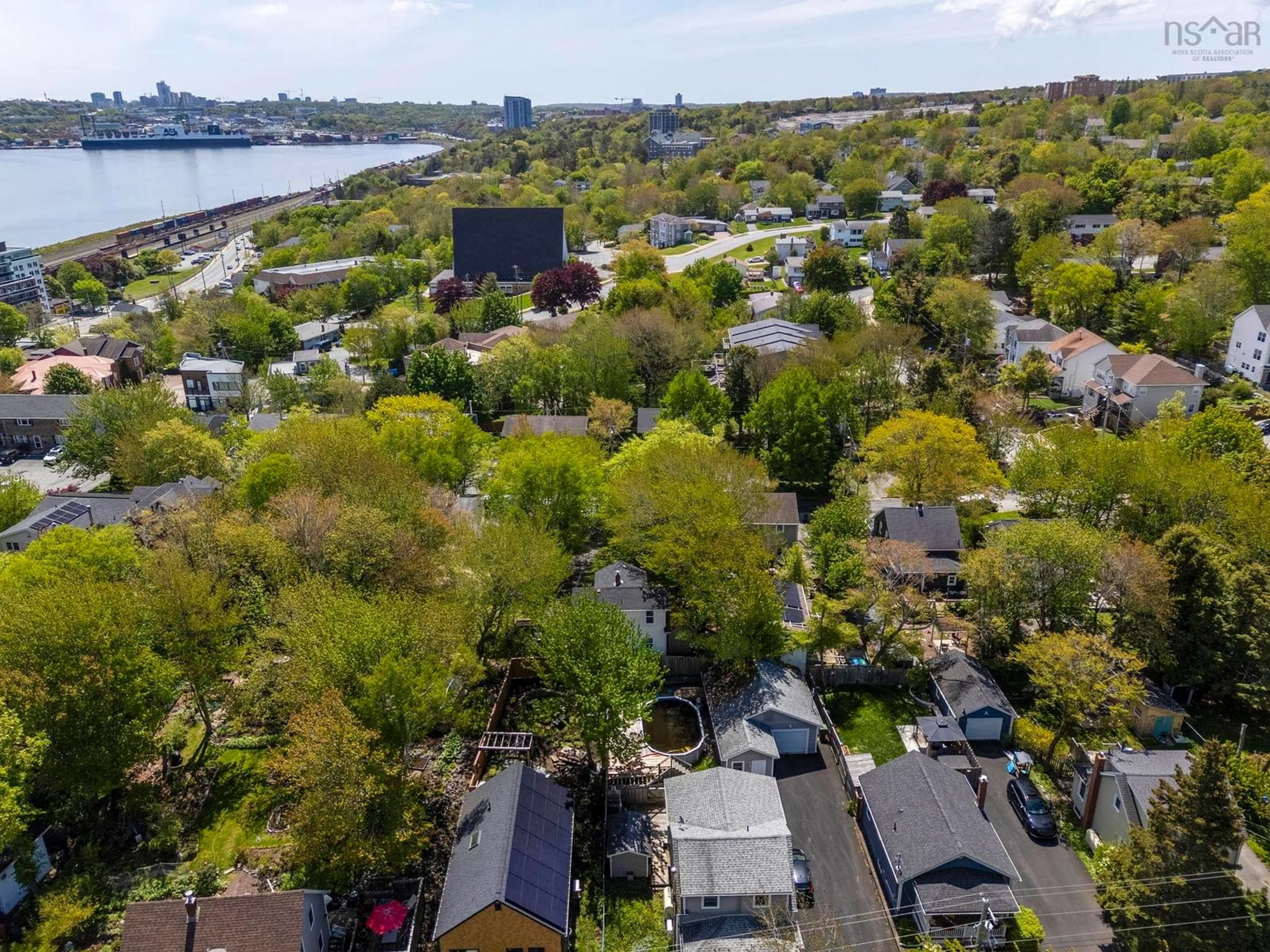 A pic from outside/outdoor area/front of a property/back of a property/a pic from drone, unknown for 25 Pioneer Ave, Halifax Nova Scotia B3M 1W9