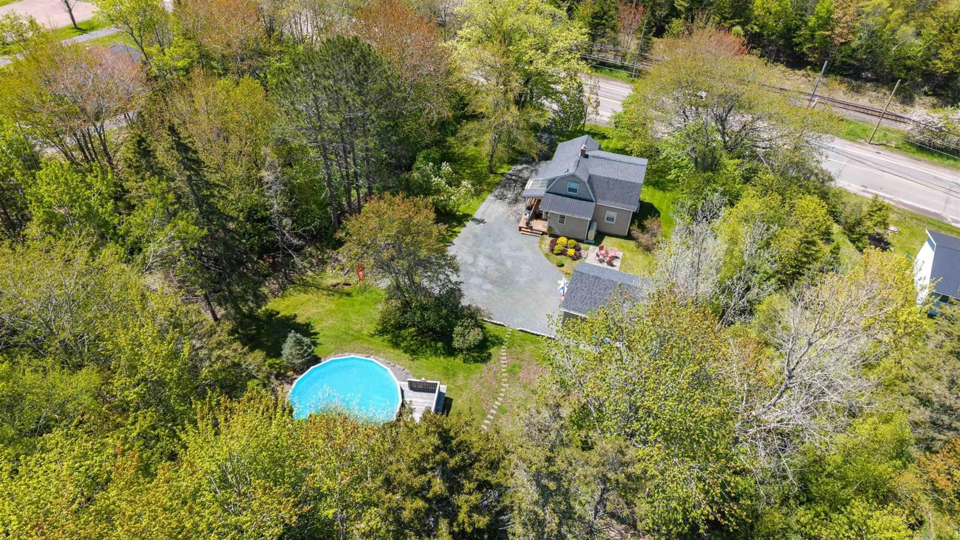 A pic from outside/outdoor area/front of a property/back of a property/a pic from drone, unknown for 635 Willow St St, Truro Nova Scotia B2N 5H2