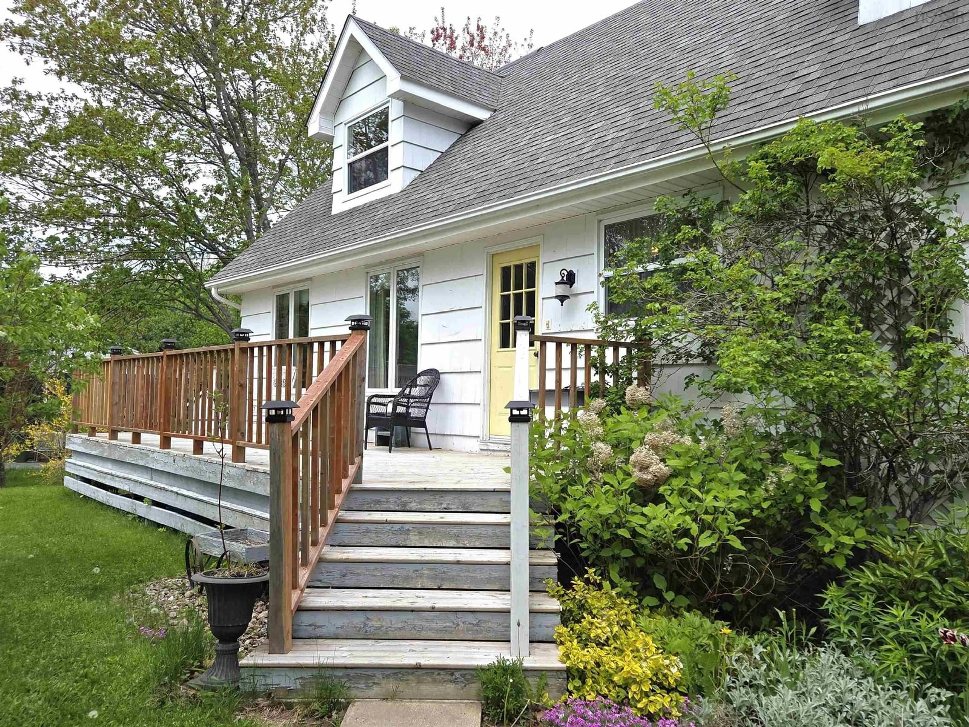 Home with vinyl exterior material, street for 172 Ponderosa Dr, Lake Echo Nova Scotia B3E 1E1