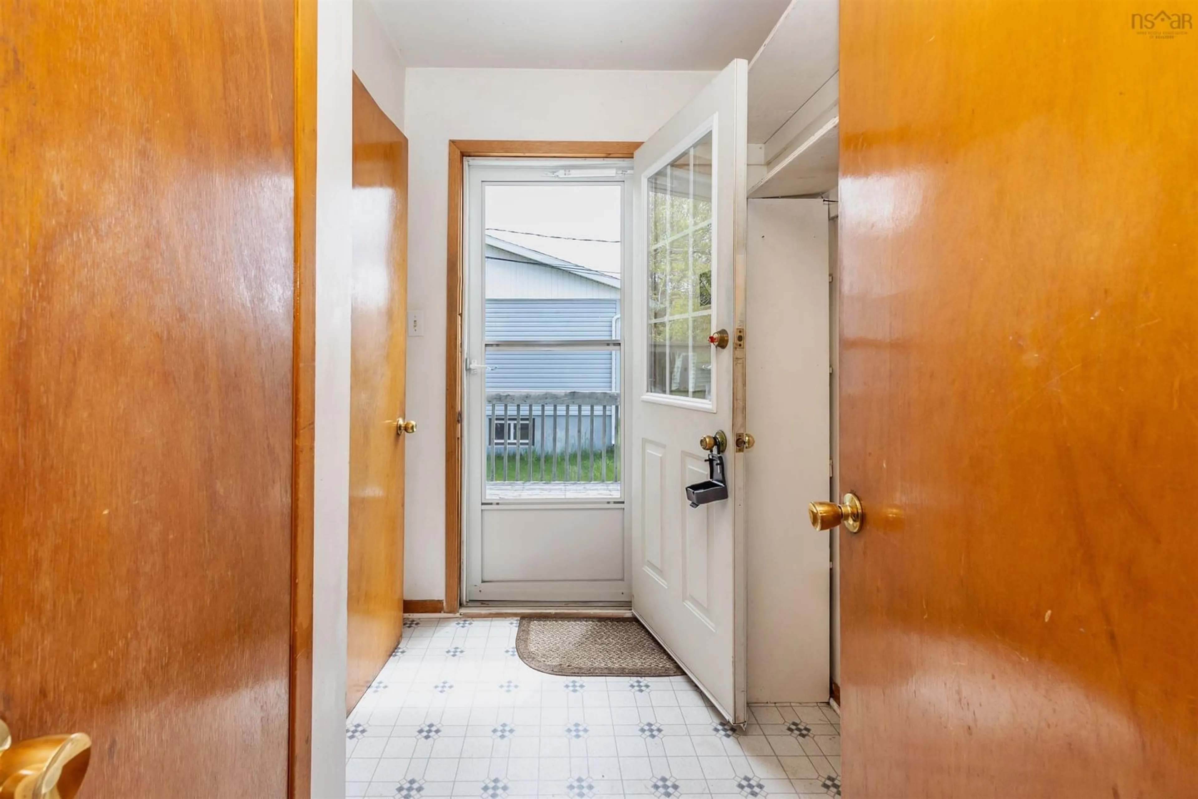 Indoor entryway for 365 Rotary Dr, Sydney Nova Scotia B1P 4S6