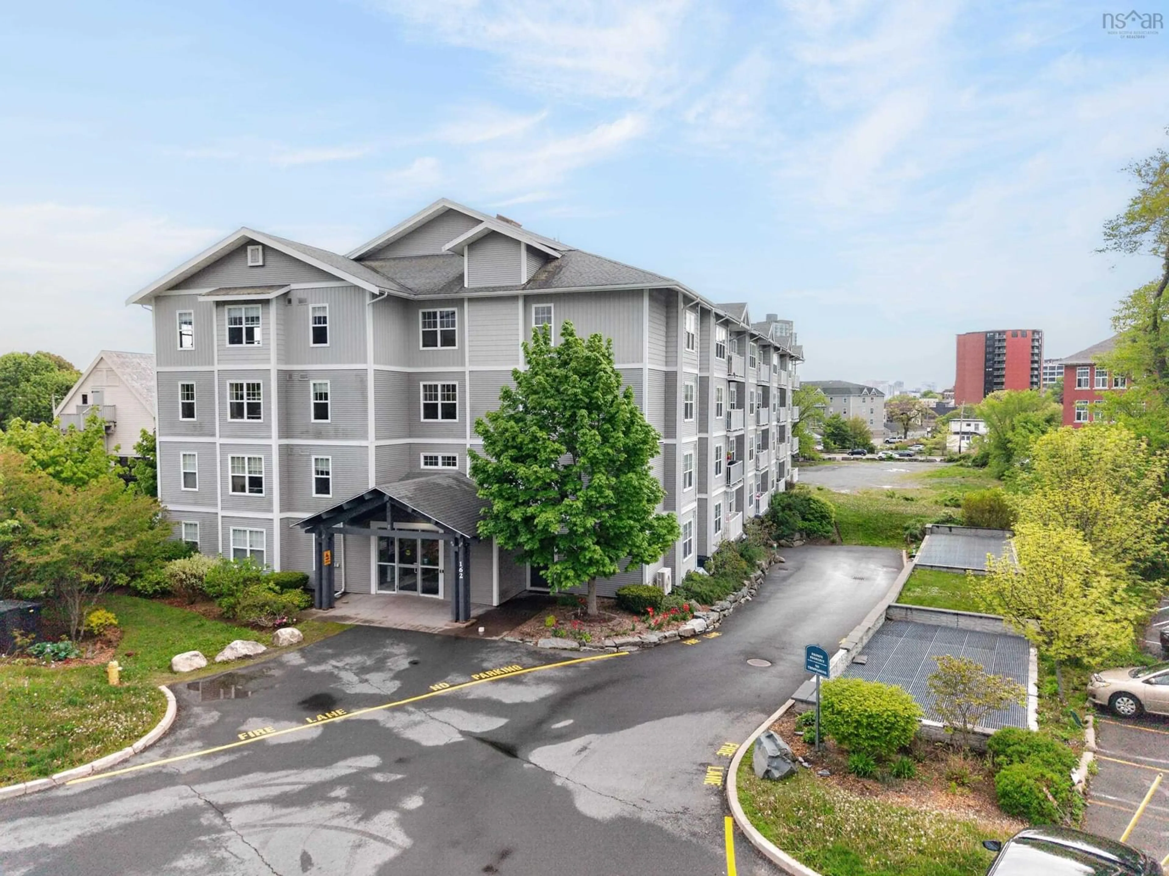 A pic from outside/outdoor area/front of a property/back of a property/a pic from drone, building for -162 Ochterloney St #105, Dartmouth Nova Scotia B2Y 4X3