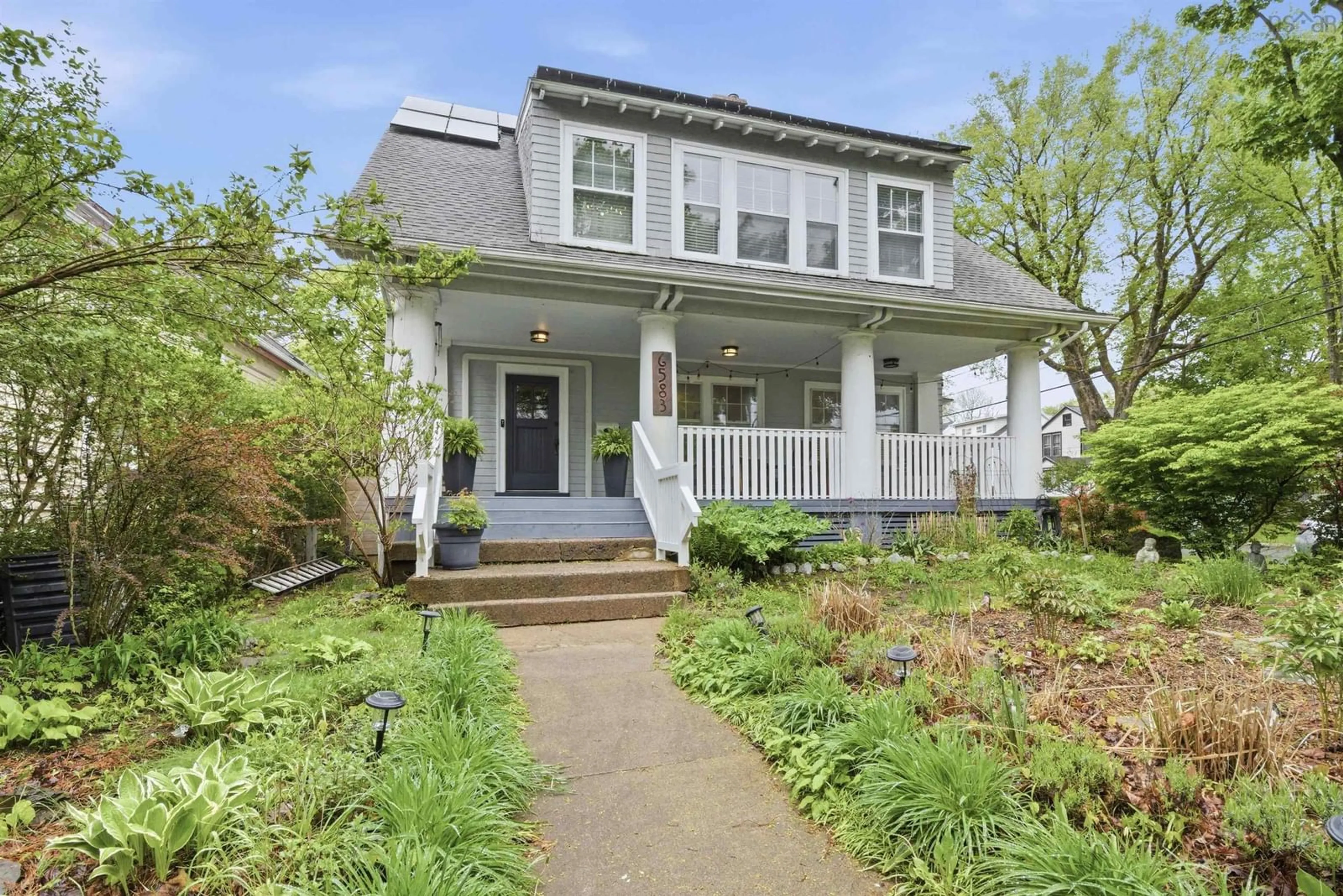Home with vinyl exterior material, street for 6583 Quinpool Rd, Halifax Nova Scotia B3L 1B6