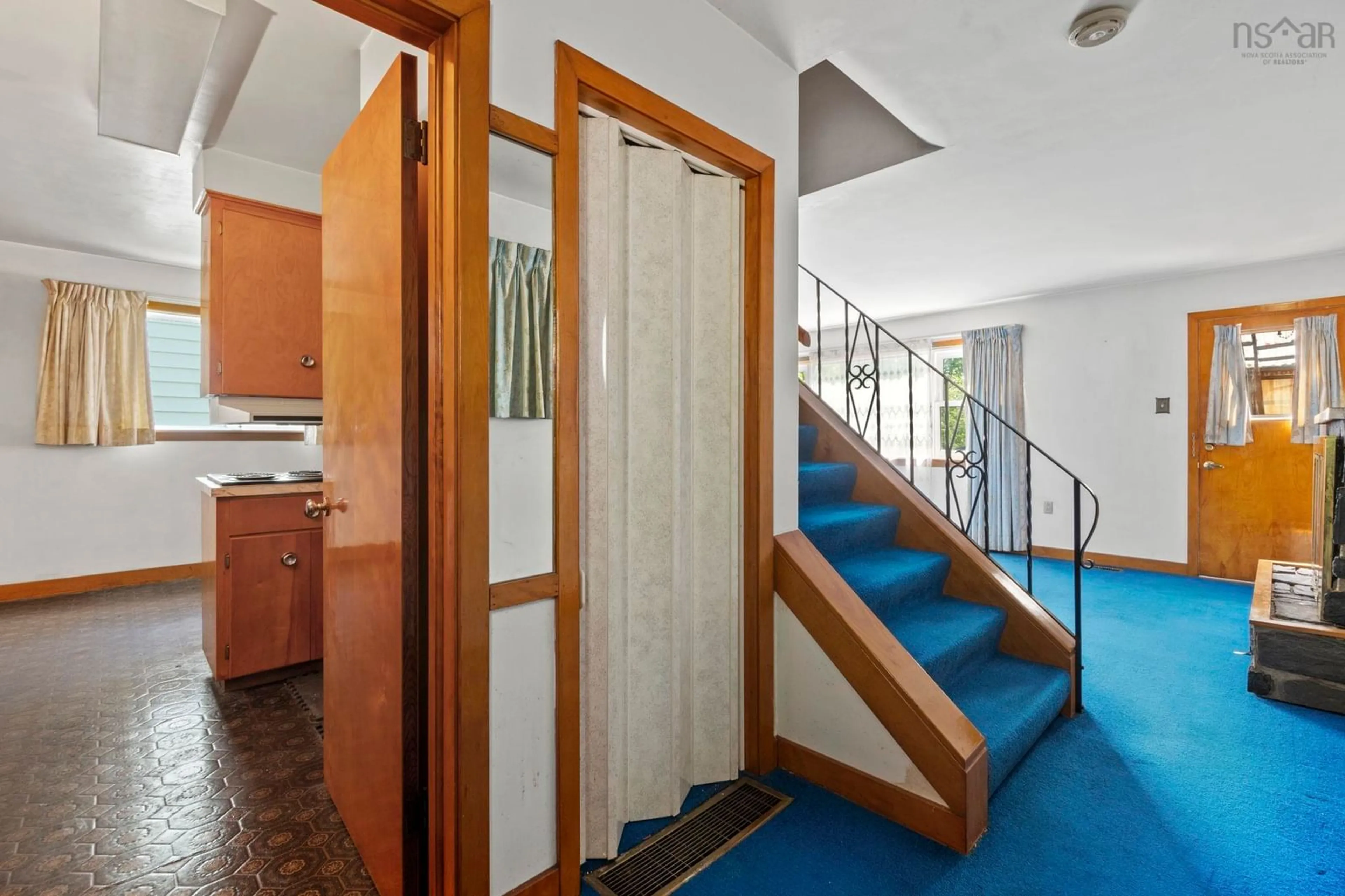 Indoor foyer for 5880 Livingstone St, Halifax Nova Scotia B3K 2C3