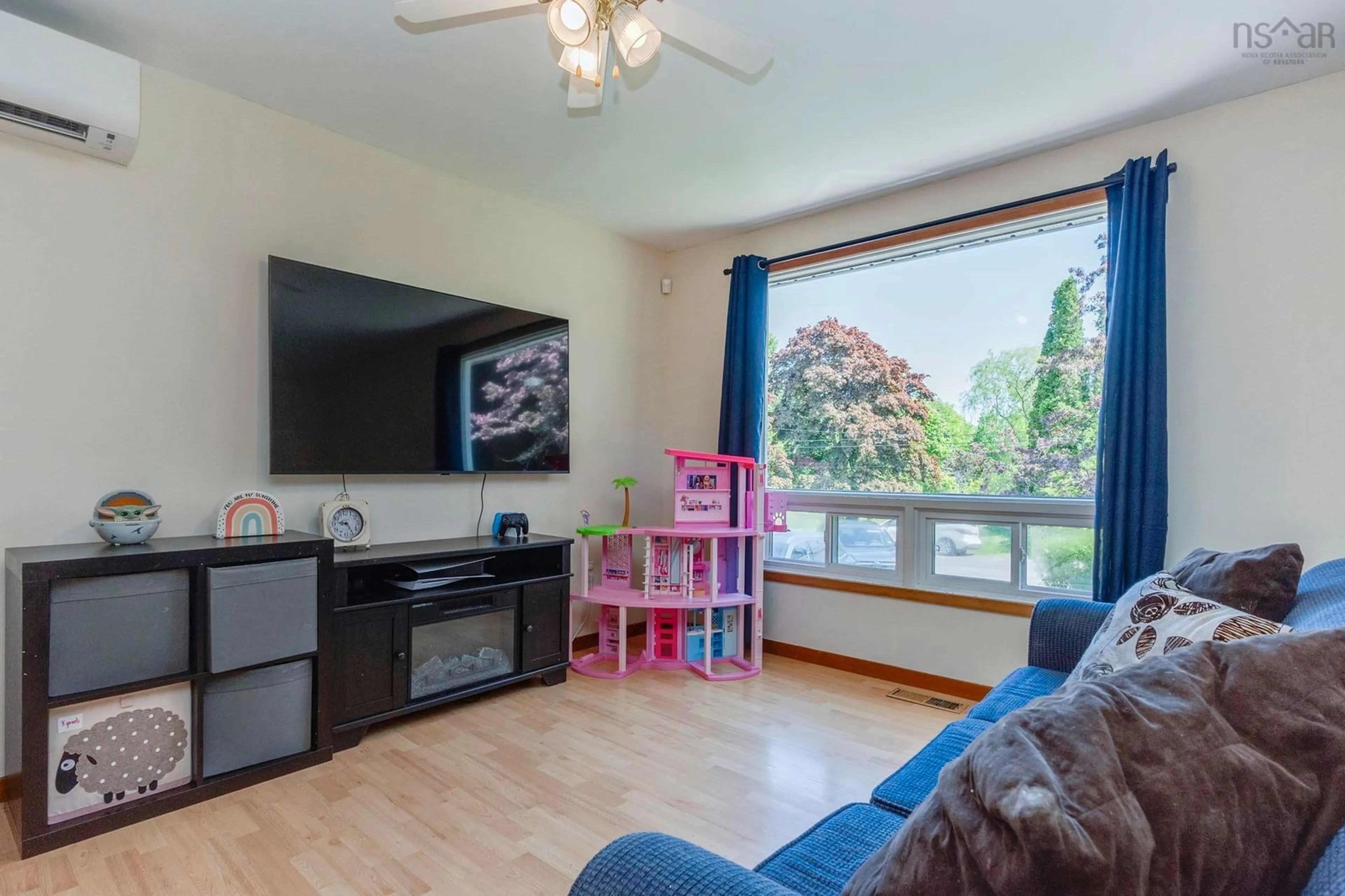 Living room with furniture, wood/laminate floor for 4 Reagh Avenue Ave, Middleton Nova Scotia B0S 1P0