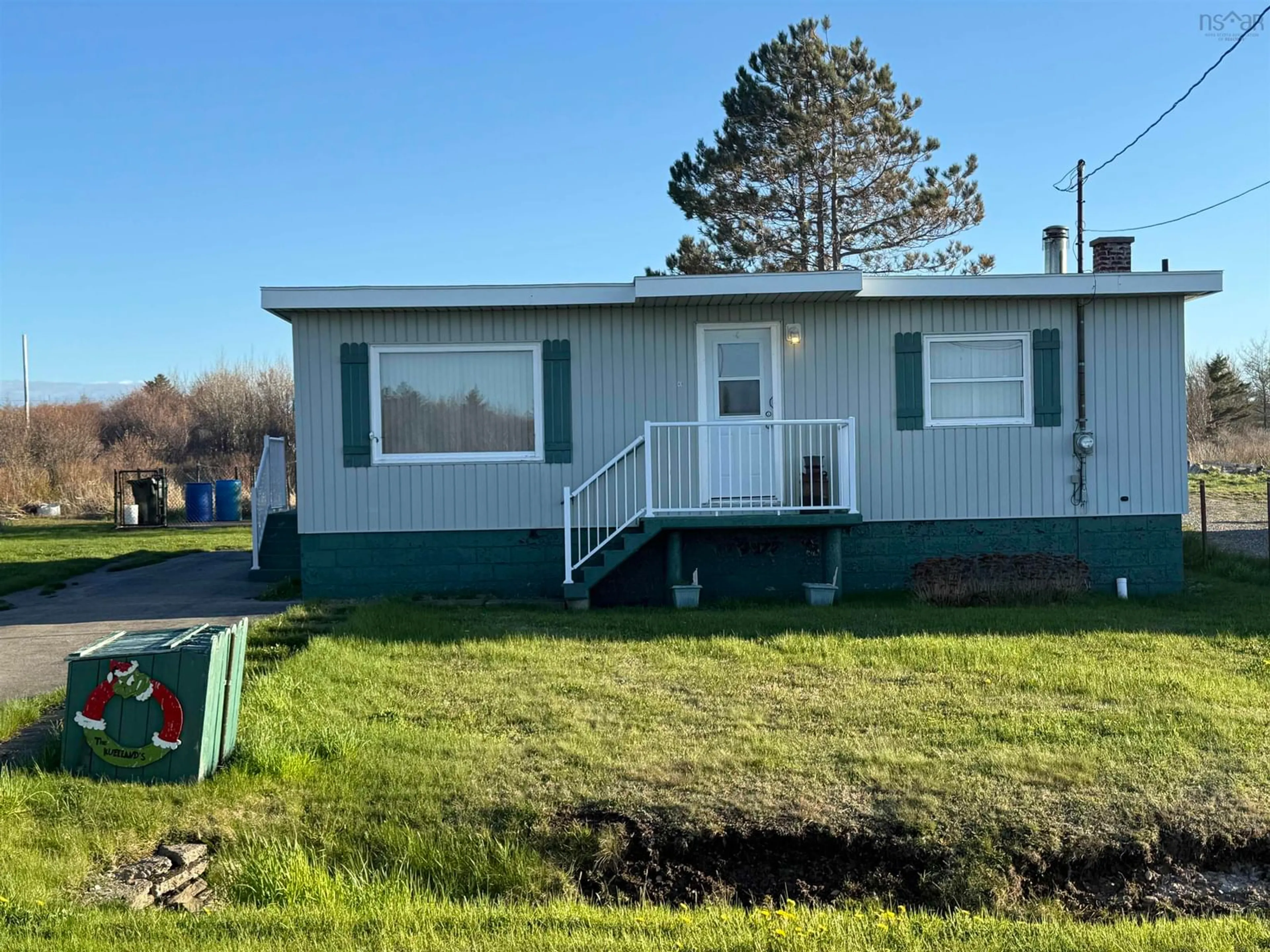 Home with vinyl exterior material, unknown for 40 Daley Rd, New Victoria Nova Scotia B1H 4Z4