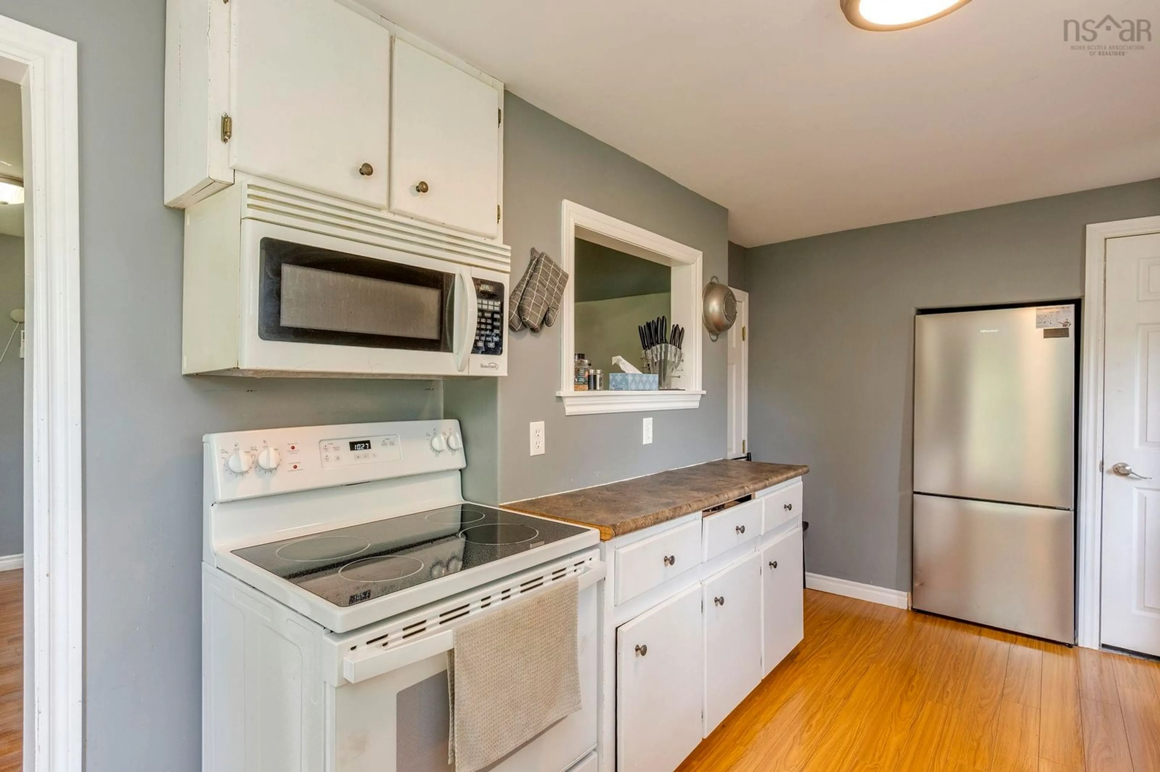 Standard kitchen, unknown for 623 Main St, Lawrencetown Nova Scotia B0S 1M0