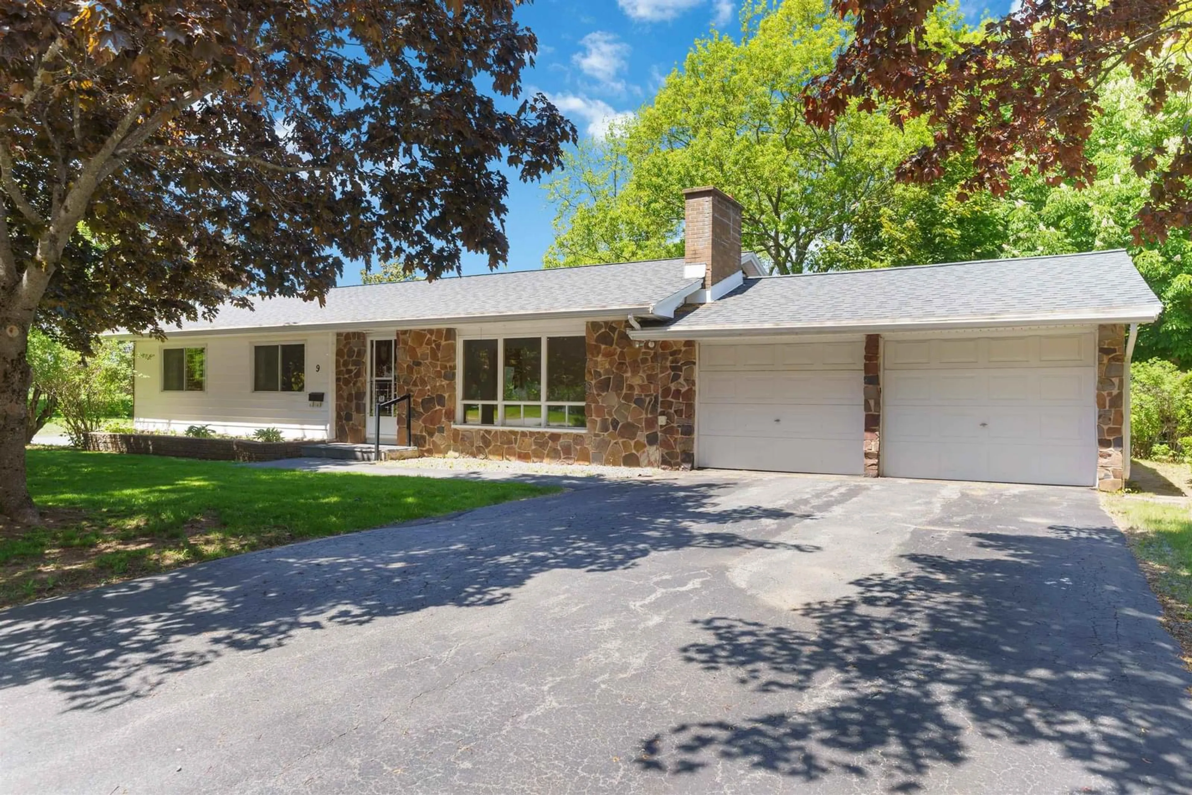Unknown for 9 Fowler Crt, New Minas Nova Scotia B4N 3J1