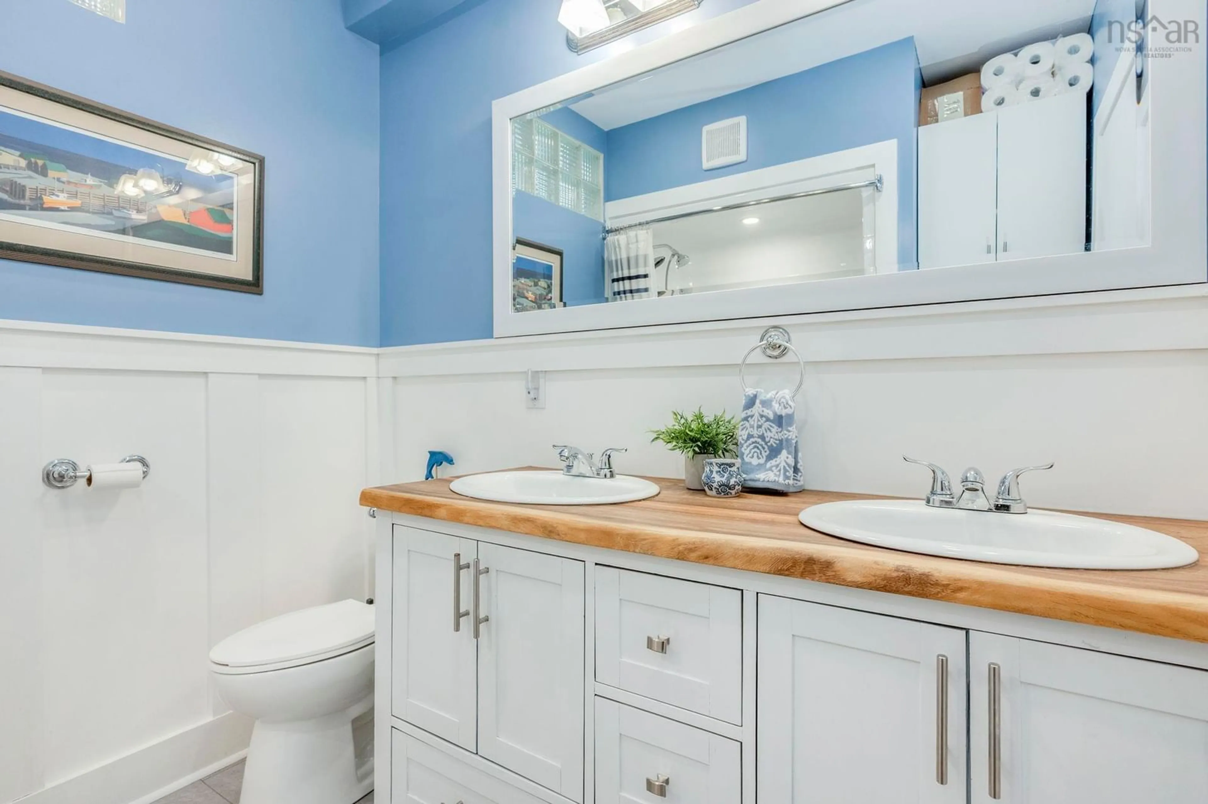 Standard bathroom, ceramic/tile floor for 471 Clifton Ave, Windsor Nova Scotia B0N 2T0