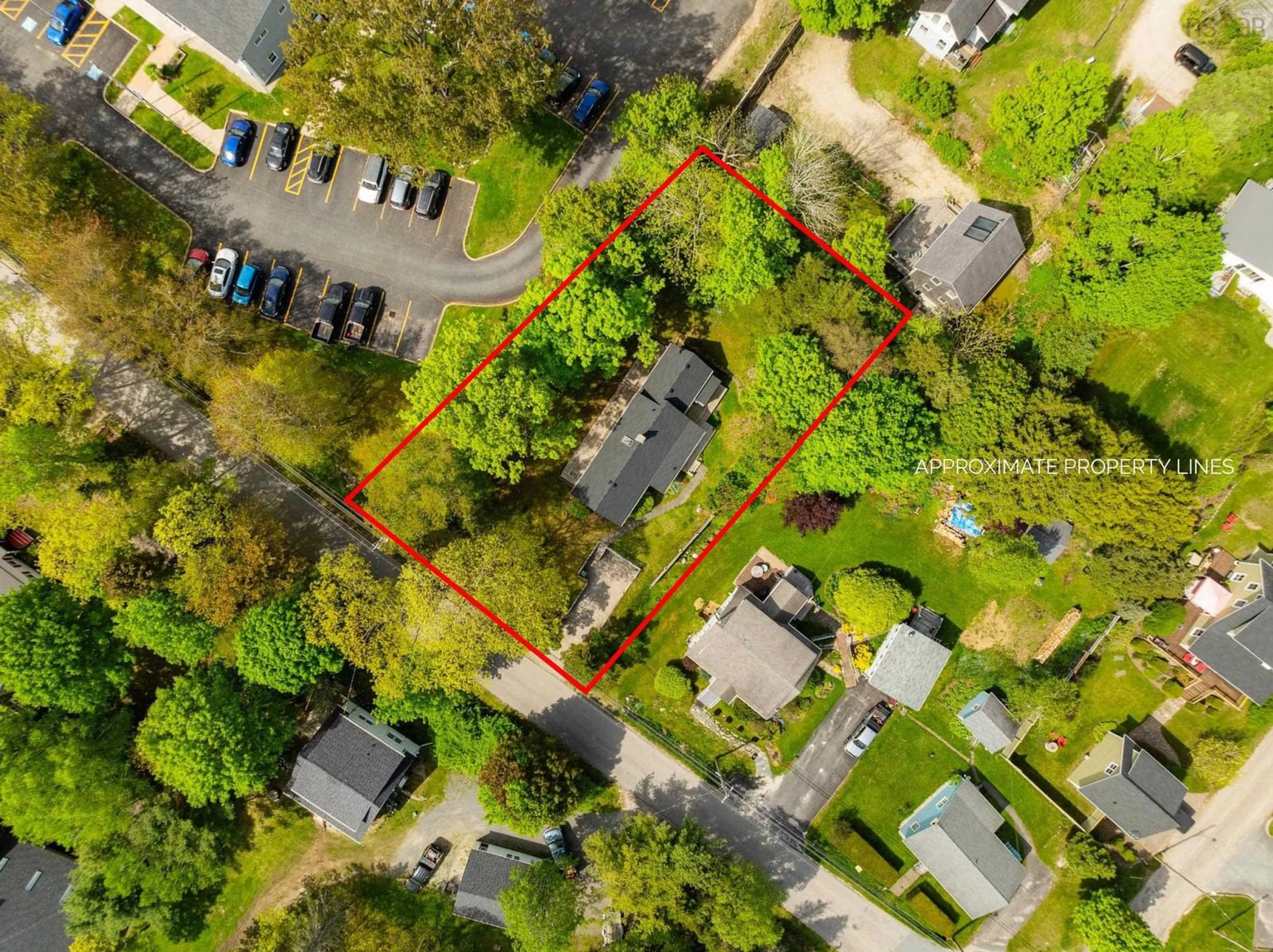 A pic from outside/outdoor area/front of a property/back of a property/a pic from drone, street for 165 King St, Chester Nova Scotia B0J 1J0