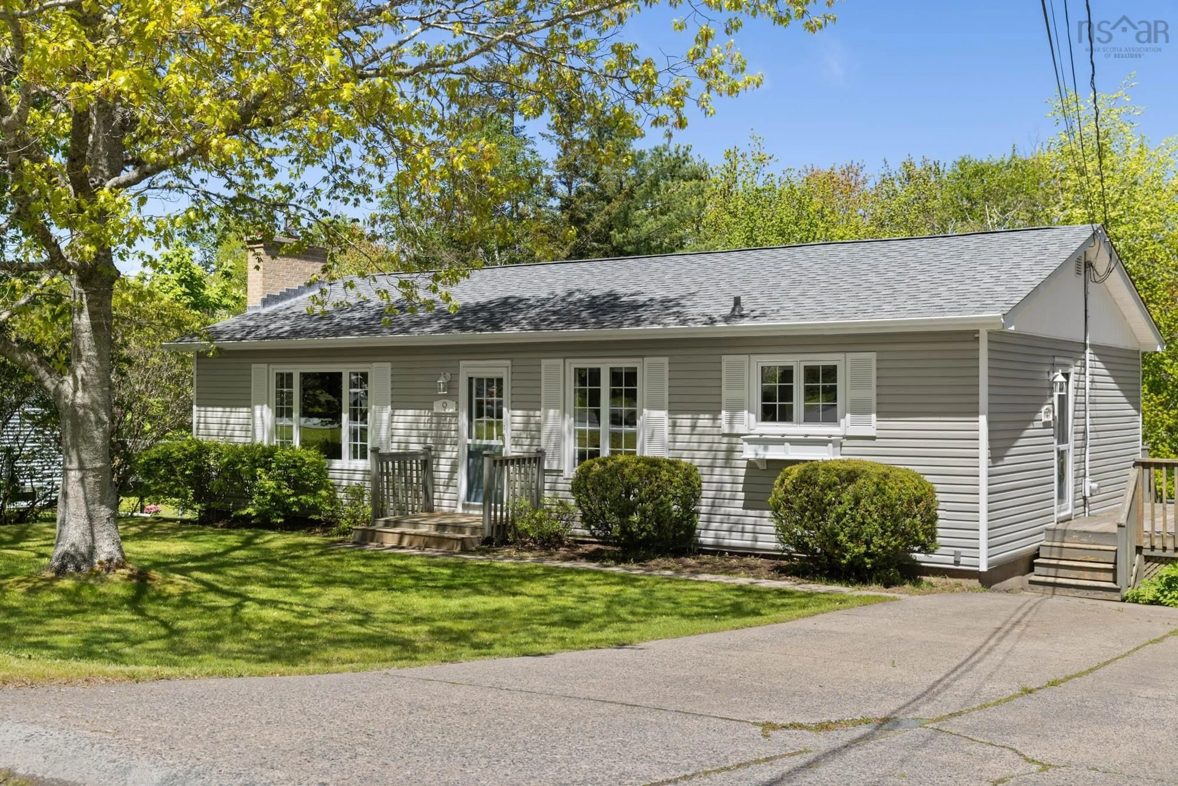 Home with vinyl exterior material, street for 9 Juniper Pl, Upper Tantallon Nova Scotia B3Z 1C6
