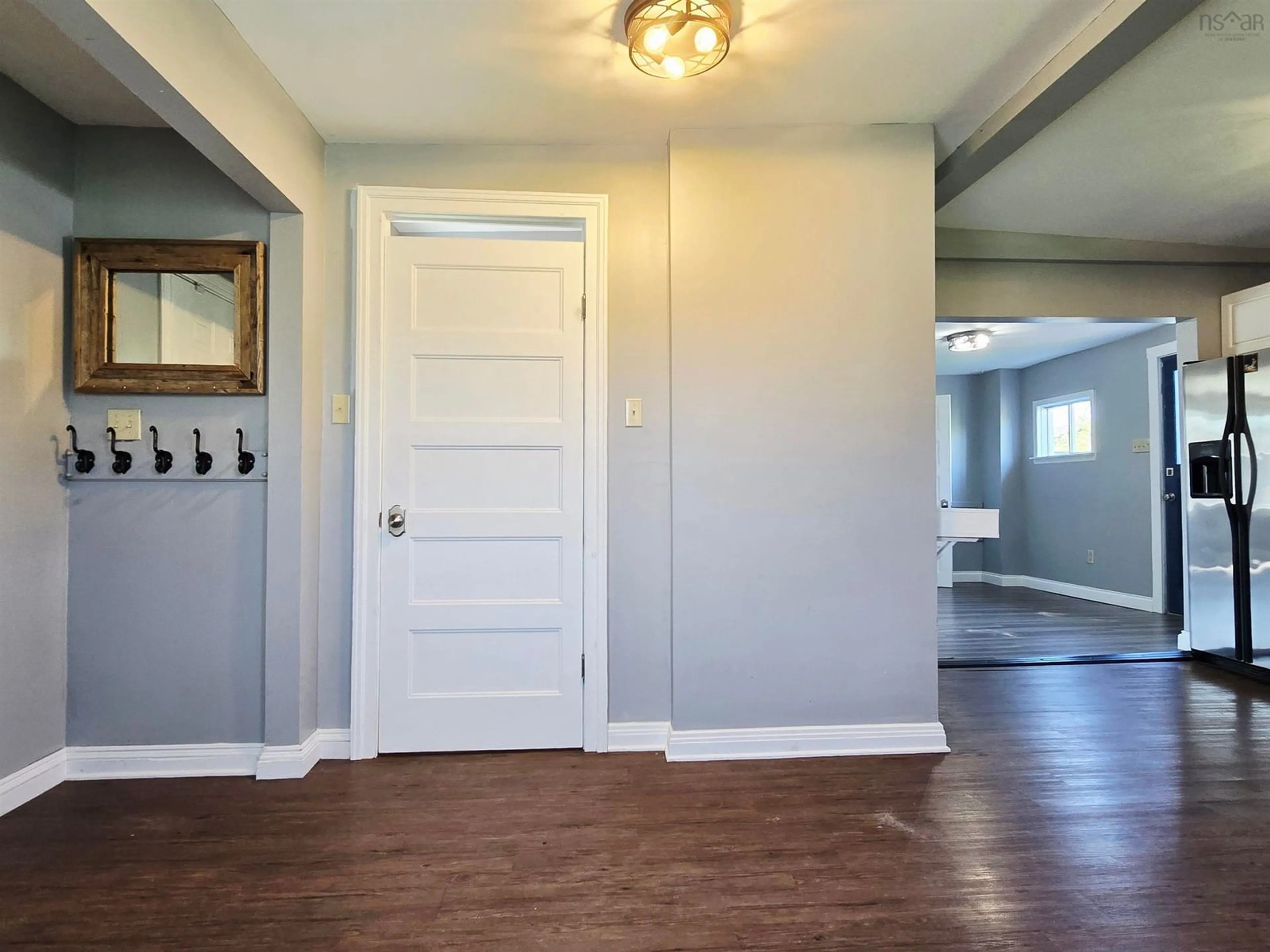 Indoor entryway for 337 Tremont St, New Glasgow Nova Scotia B2H 3Z6