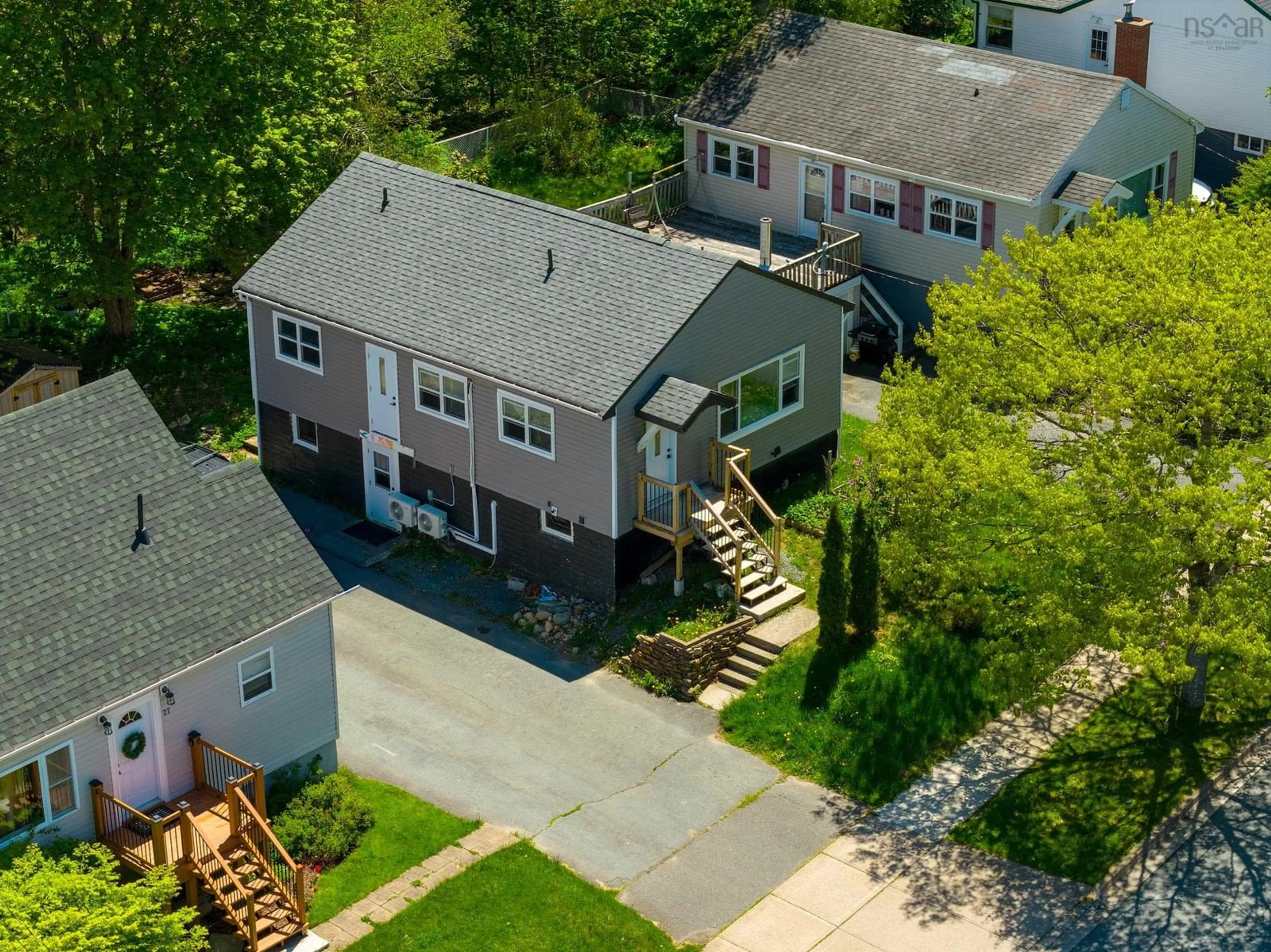 A pic from outside/outdoor area/front of a property/back of a property/a pic from drone, street for 29 Auburn Ave, Halifax Nova Scotia B3R 1K3
