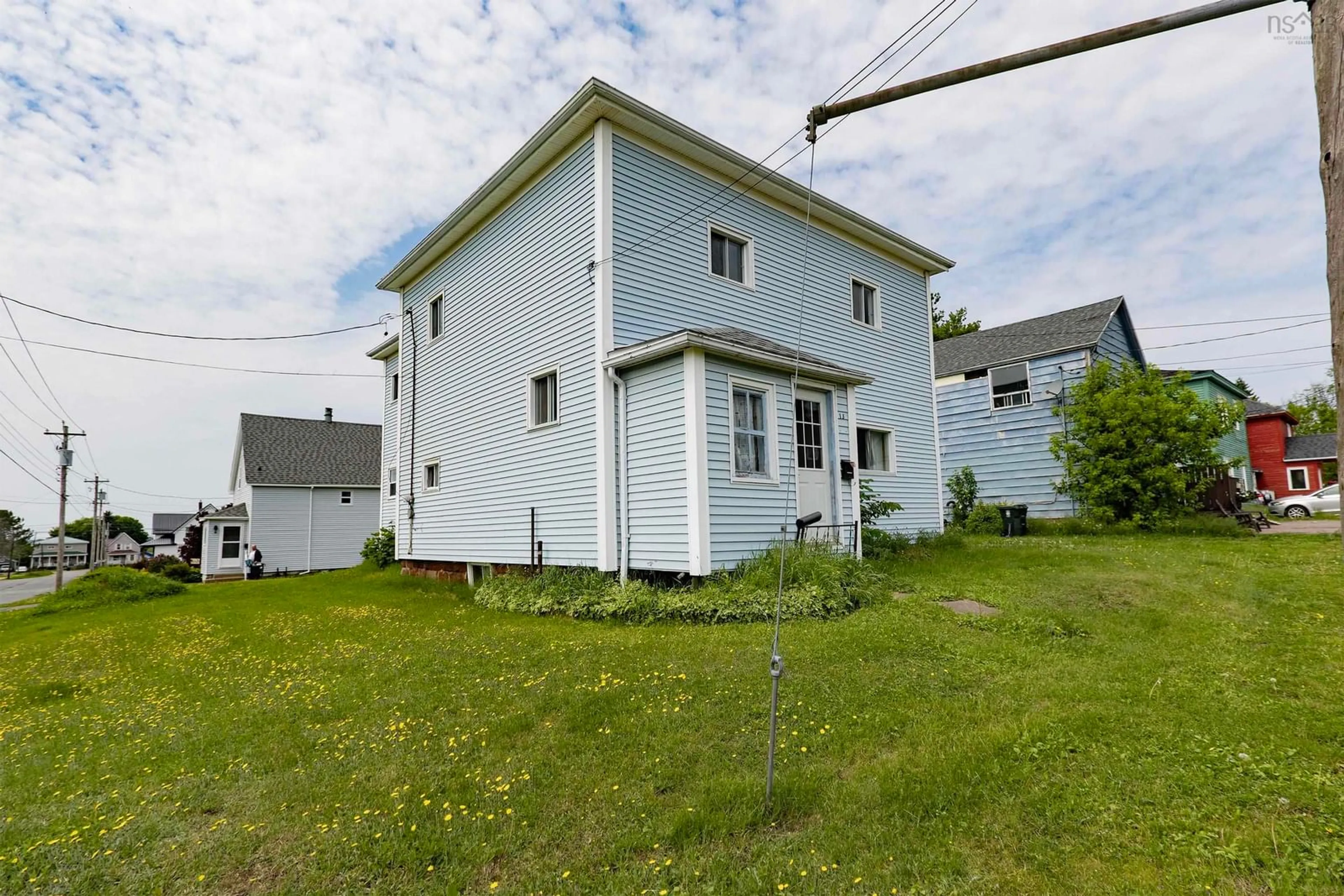 A pic from outside/outdoor area/front of a property/back of a property/a pic from drone, building for 13 Erncliffe St, Amherst Nova Scotia B4H 1A7