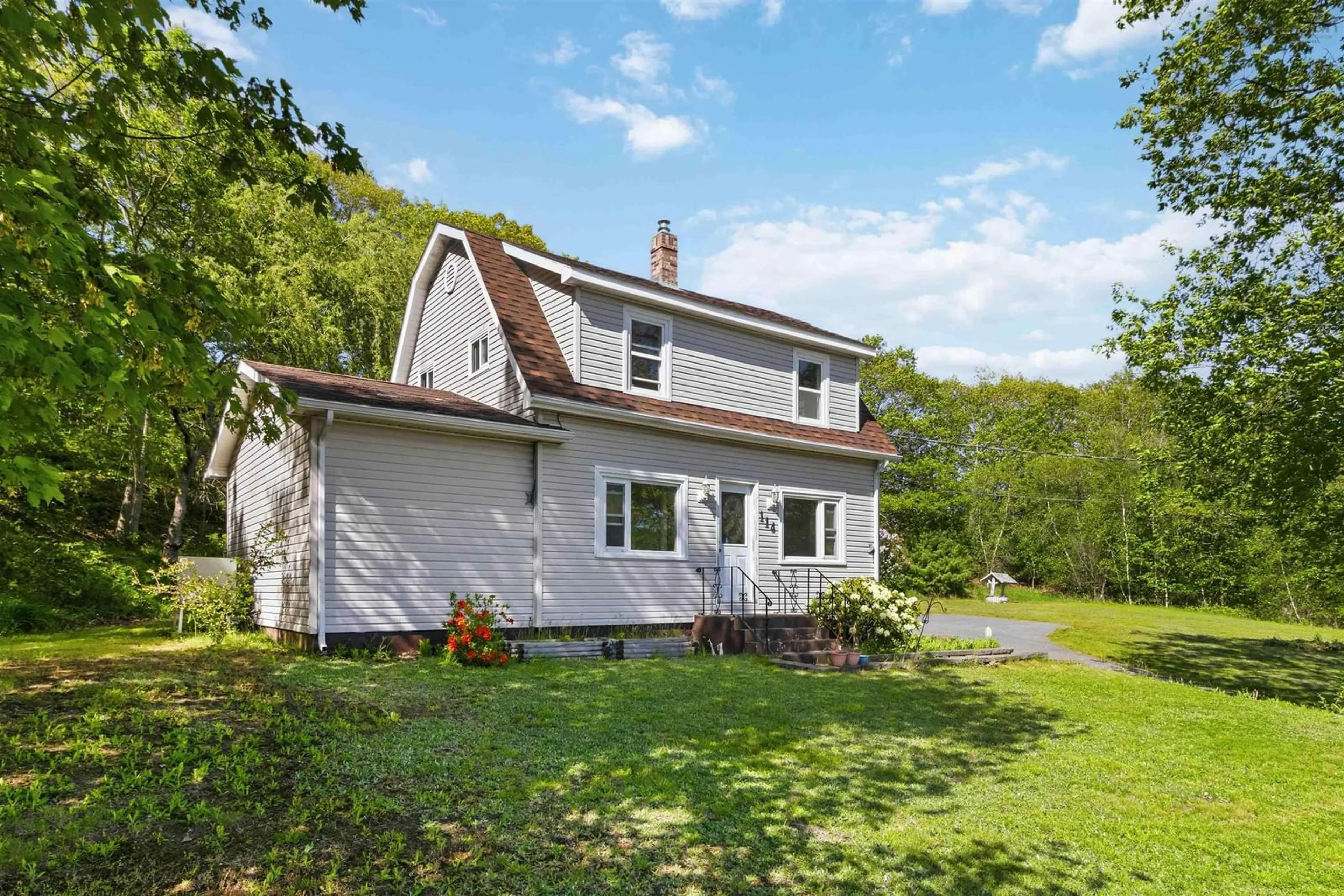 A pic from outside/outdoor area/front of a property/back of a property/a pic from drone, unknown for 114 Lahave St, Bridgewater Nova Scotia B4V 2T5