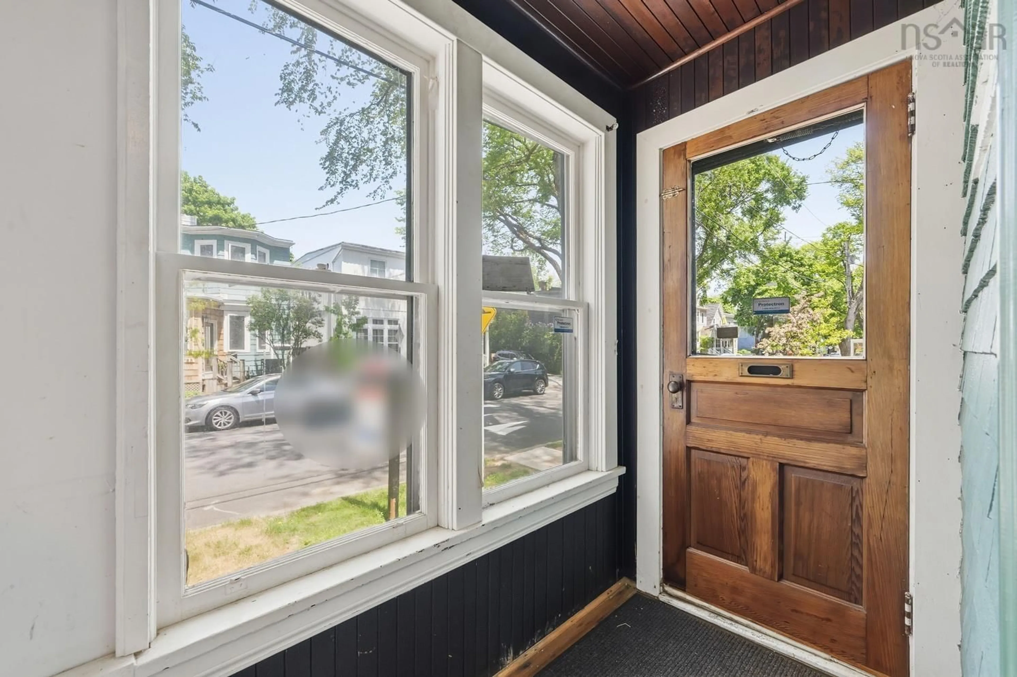Indoor entryway for 6186 Lawrence St, Halifax Peninsula Nova Scotia B3L 1J6