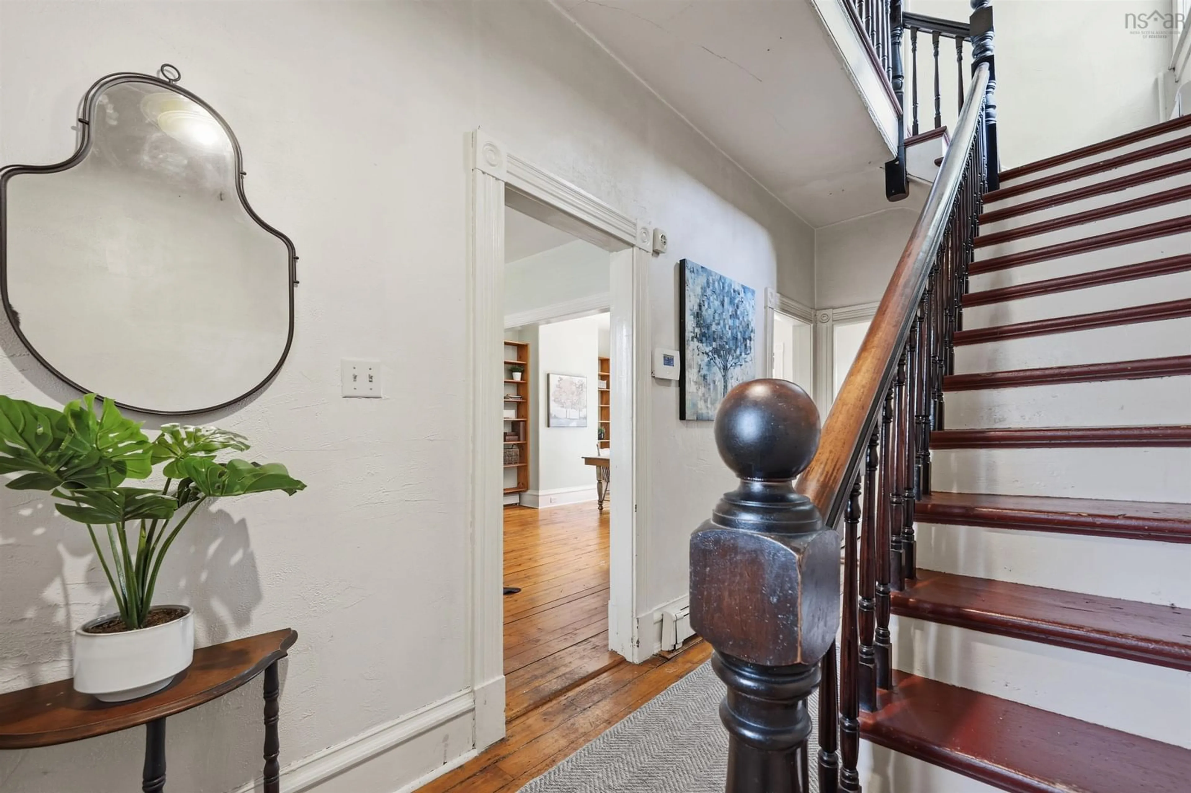 Indoor entryway for 6186 Lawrence St, Halifax Peninsula Nova Scotia B3L 1J6