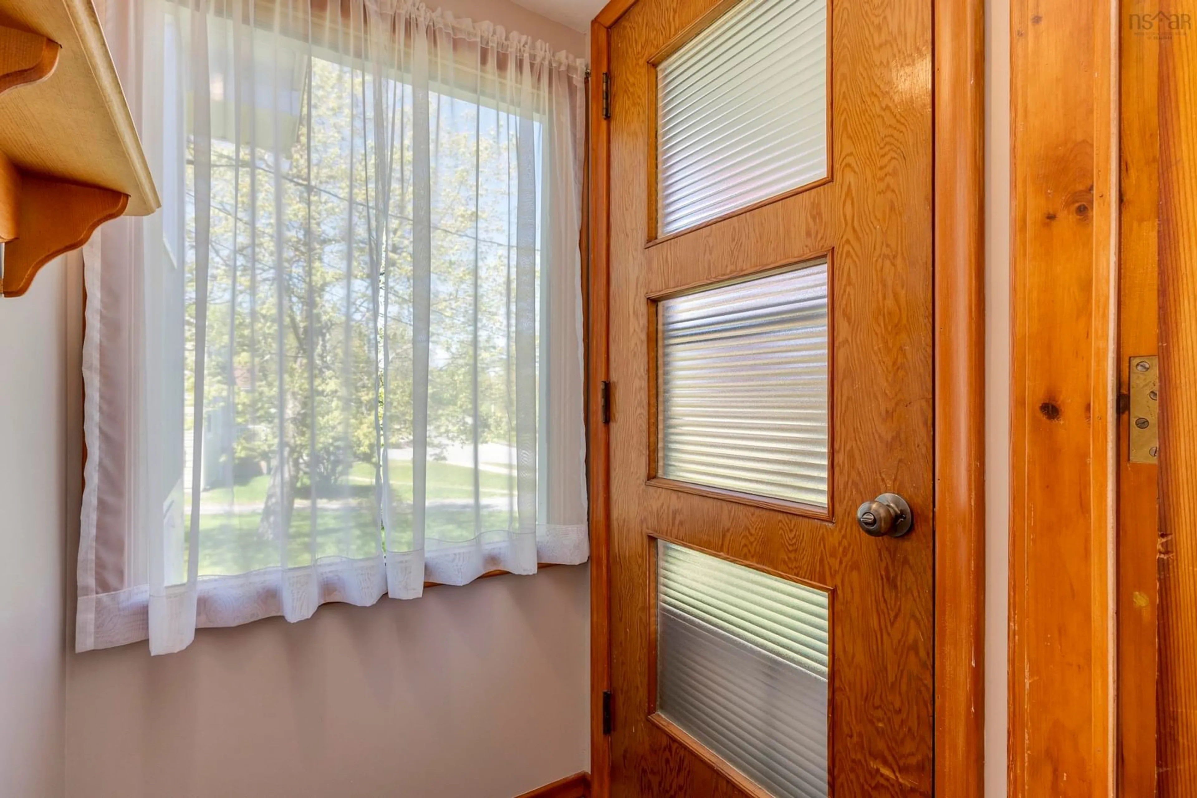 Indoor entryway for 2134 St. Margarets Bay Rd, Timberlea Nova Scotia B3T 1C9
