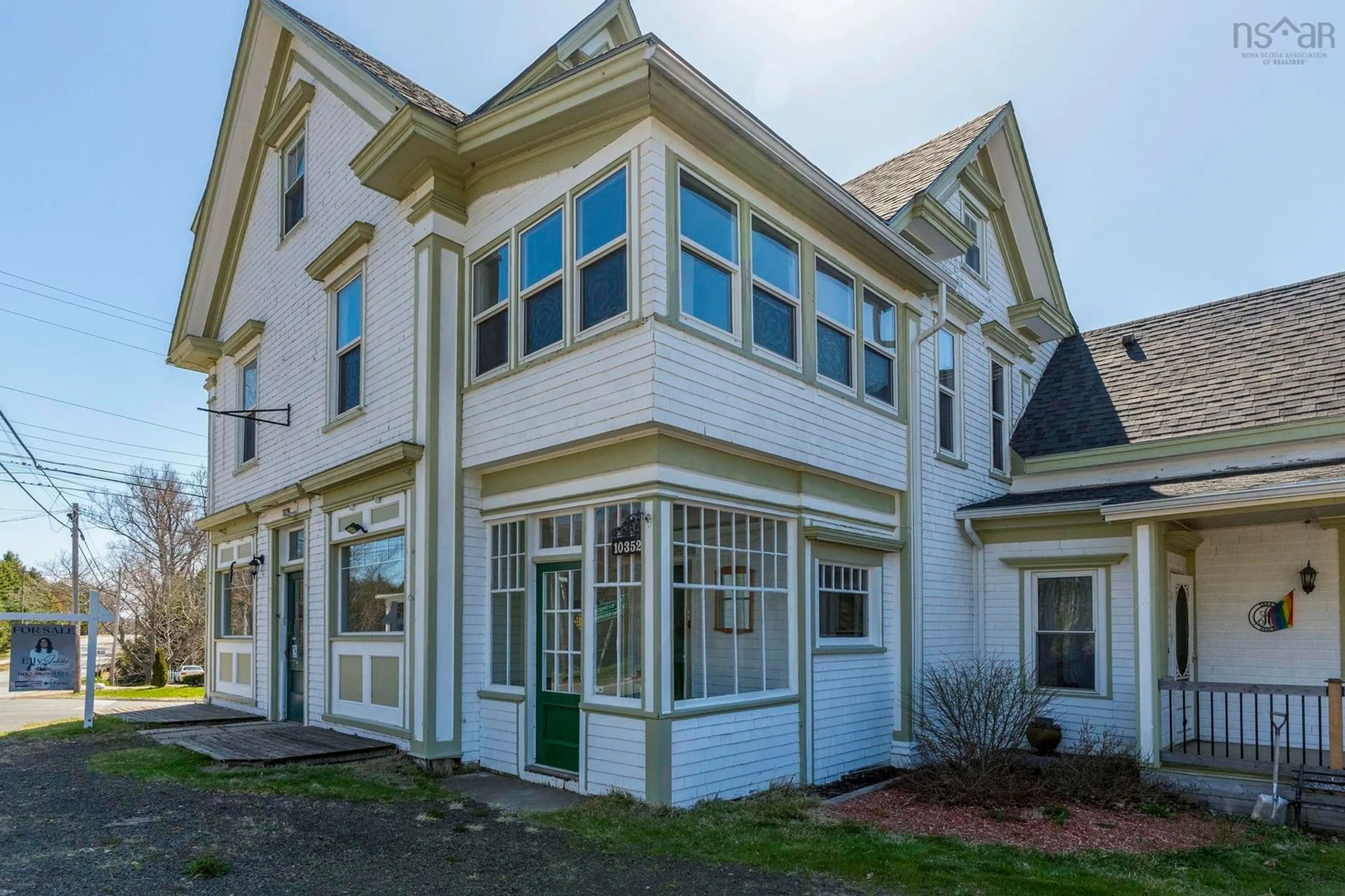 Home with vinyl exterior material, building for 10352 1 Hwy, Paradise Nova Scotia B0P 1R0