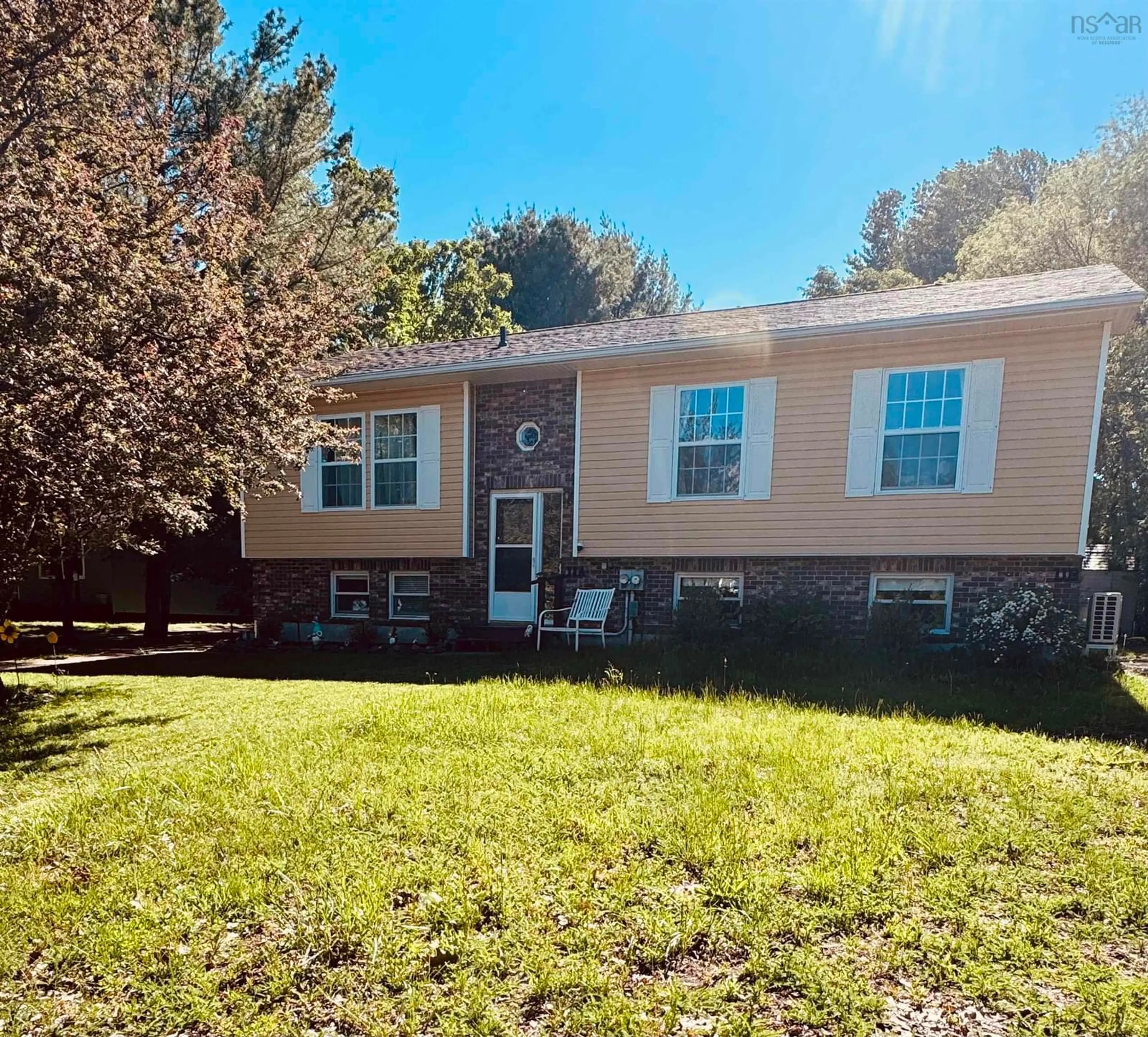 Home with vinyl exterior material, unknown for 11 Robinson Dr, Berwick Nova Scotia B0P 1E0