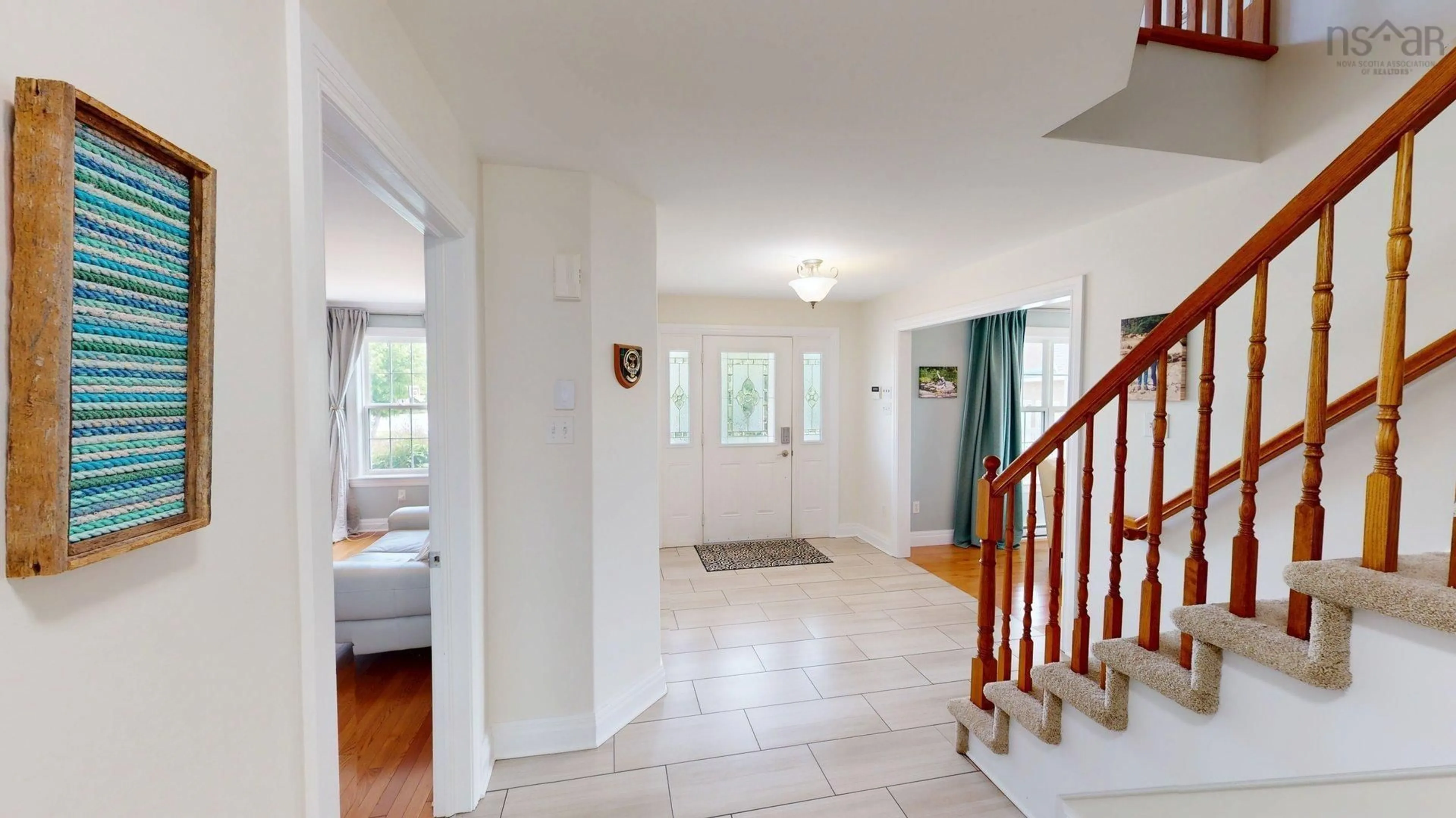 Indoor foyer for 79 Edgewater Close, Dartmouth Nova Scotia B2W 6S3