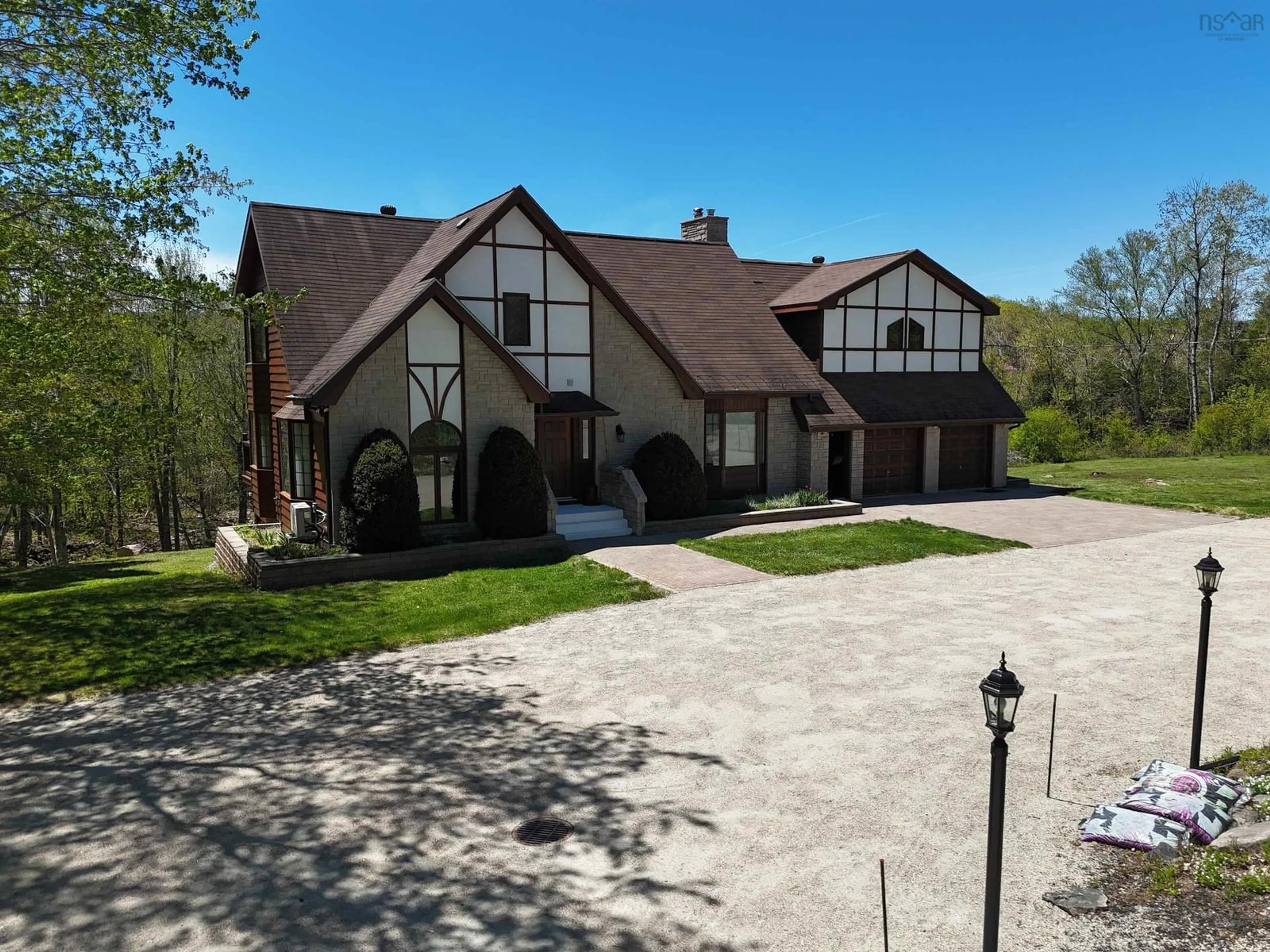 A pic from outside/outdoor area/front of a property/back of a property/a pic from drone, unknown for 183 New Russell Rd, New Ross Nova Scotia B0J 2M0