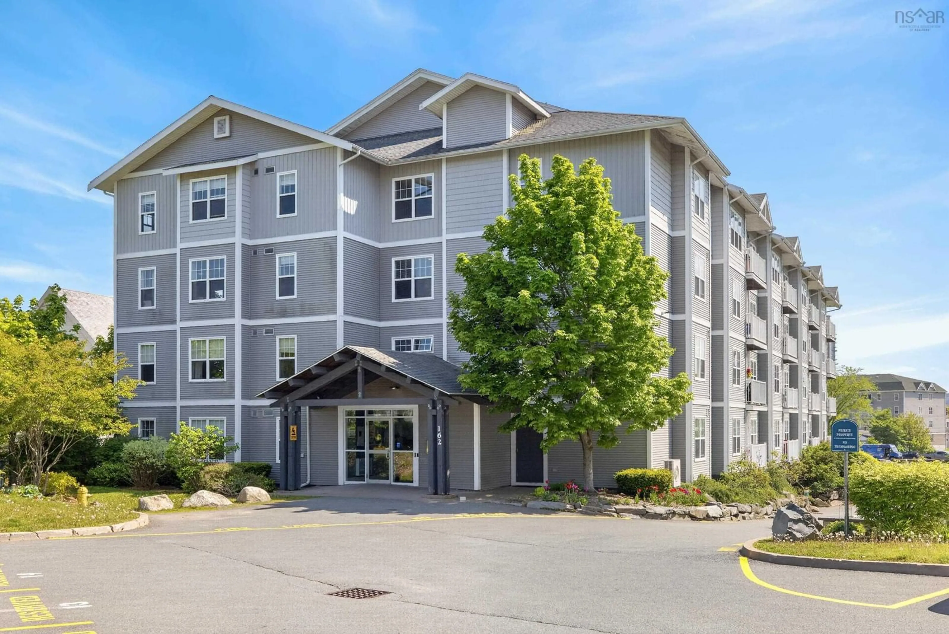 Patio, building for 162 Ochterloney St #307, Dartmouth Nova Scotia B2Y 4X3
