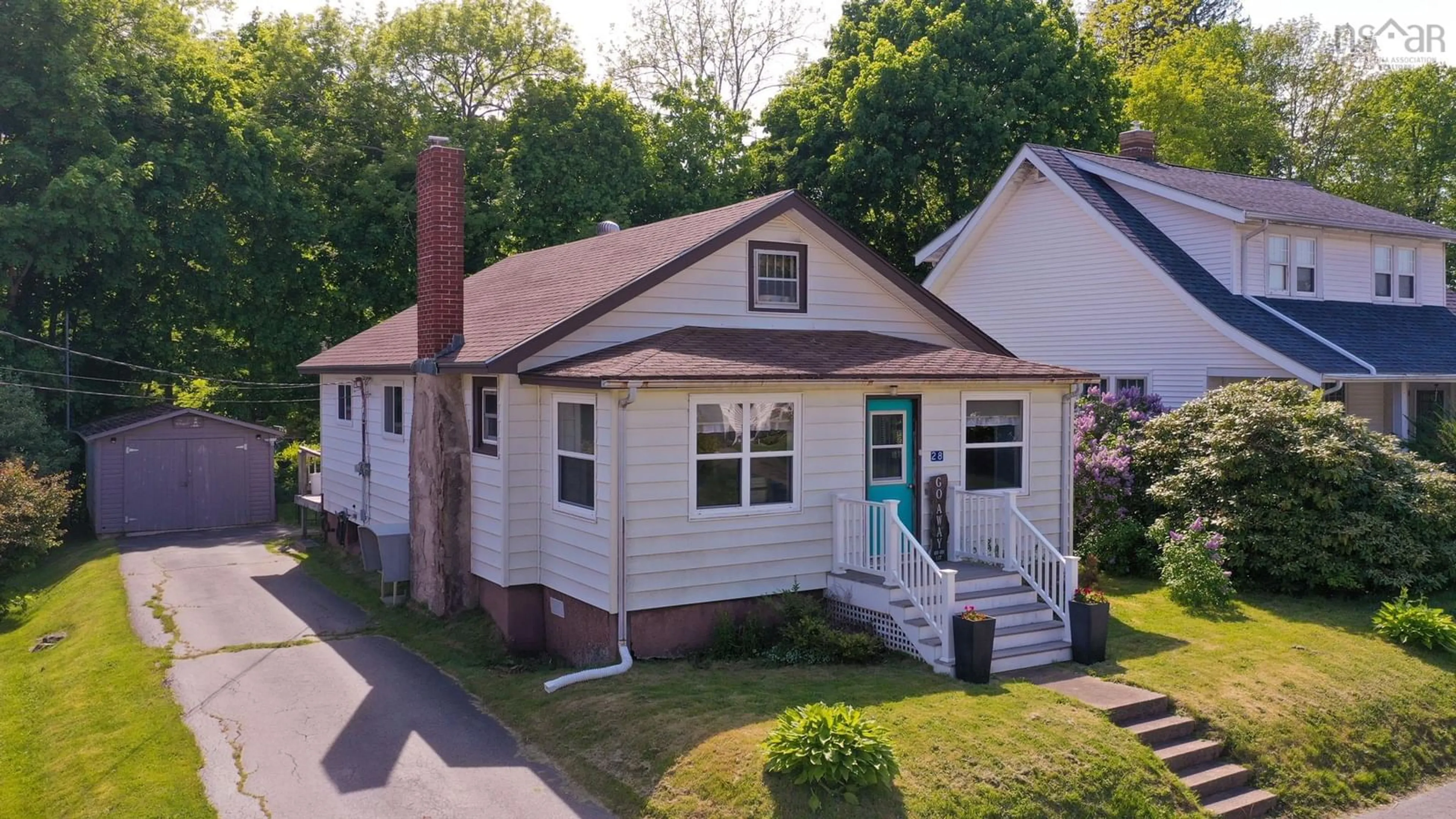 A pic from outside/outdoor area/front of a property/back of a property/a pic from drone, street for 28 Park St, Liverpool Nova Scotia B0T 1K0