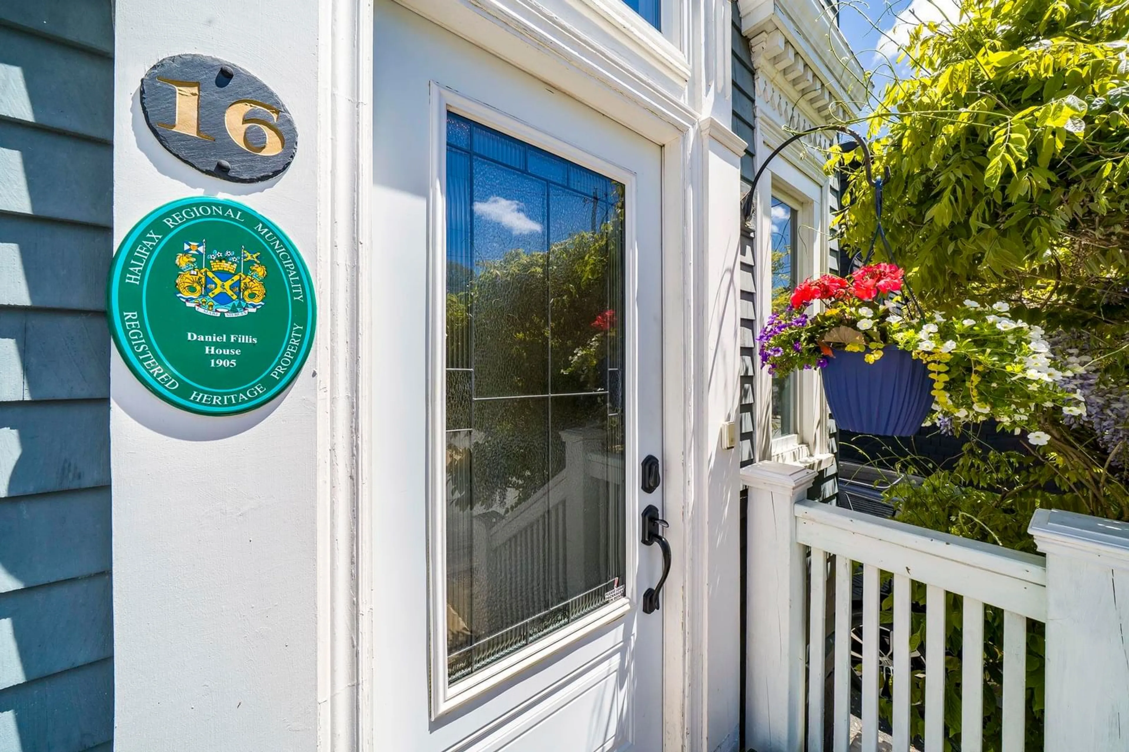 Indoor entryway for 16 Victoria Rd, Dartmouth Nova Scotia B2Y 2V6