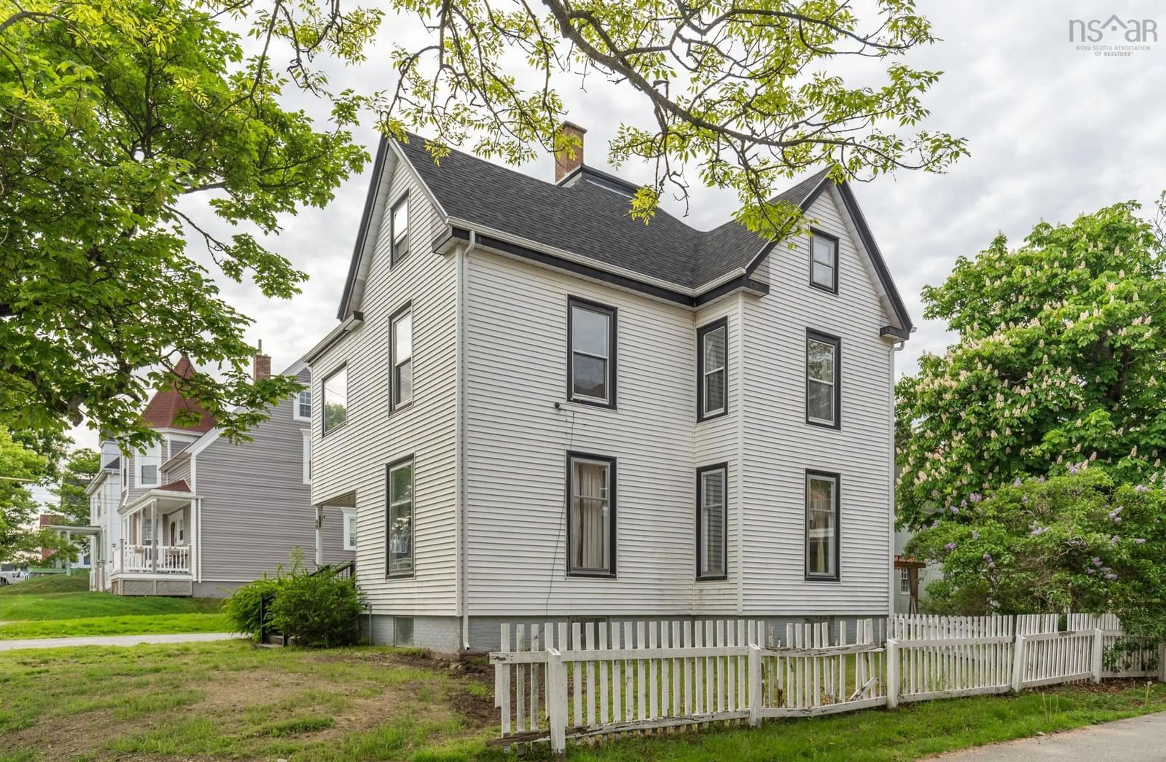 Home with vinyl exterior material, street for 13 Porter St, Yarmouth Nova Scotia B5A 2Y7
