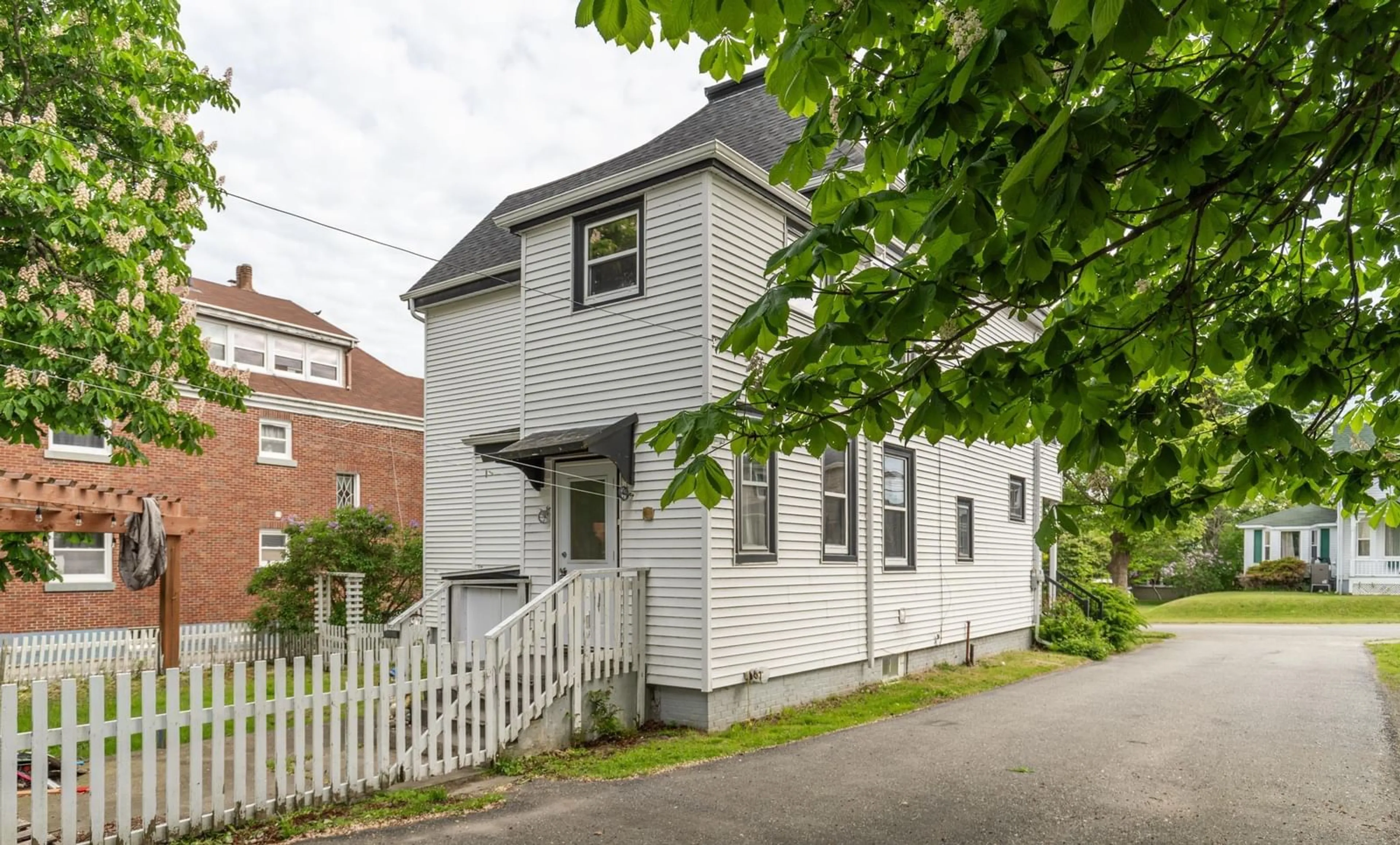 Unknown for 13 Porter St, Yarmouth Nova Scotia B5A 2Y7