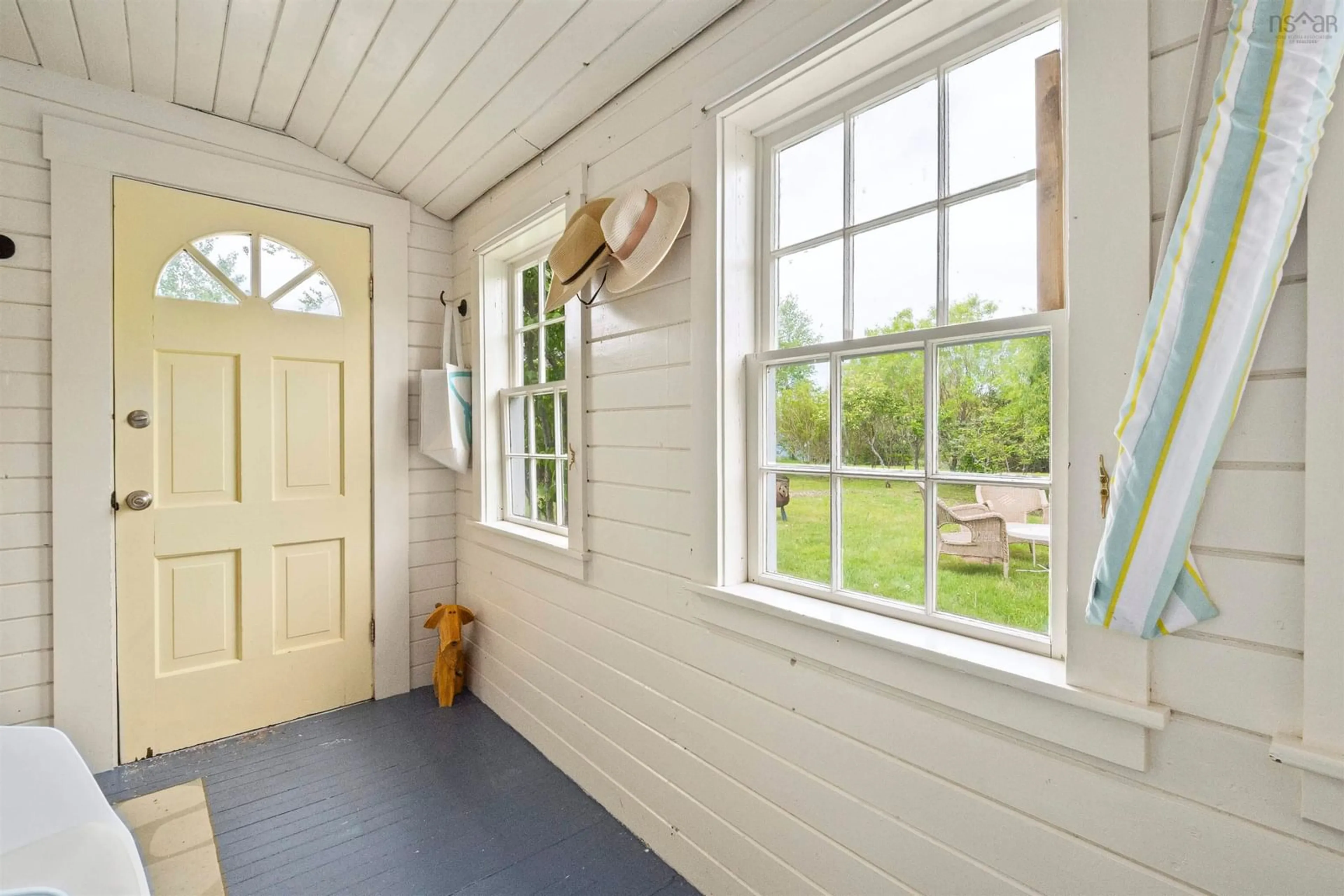 Indoor entryway for 29 Old Trunk 3, Chester Nova Scotia B0J 1J0
