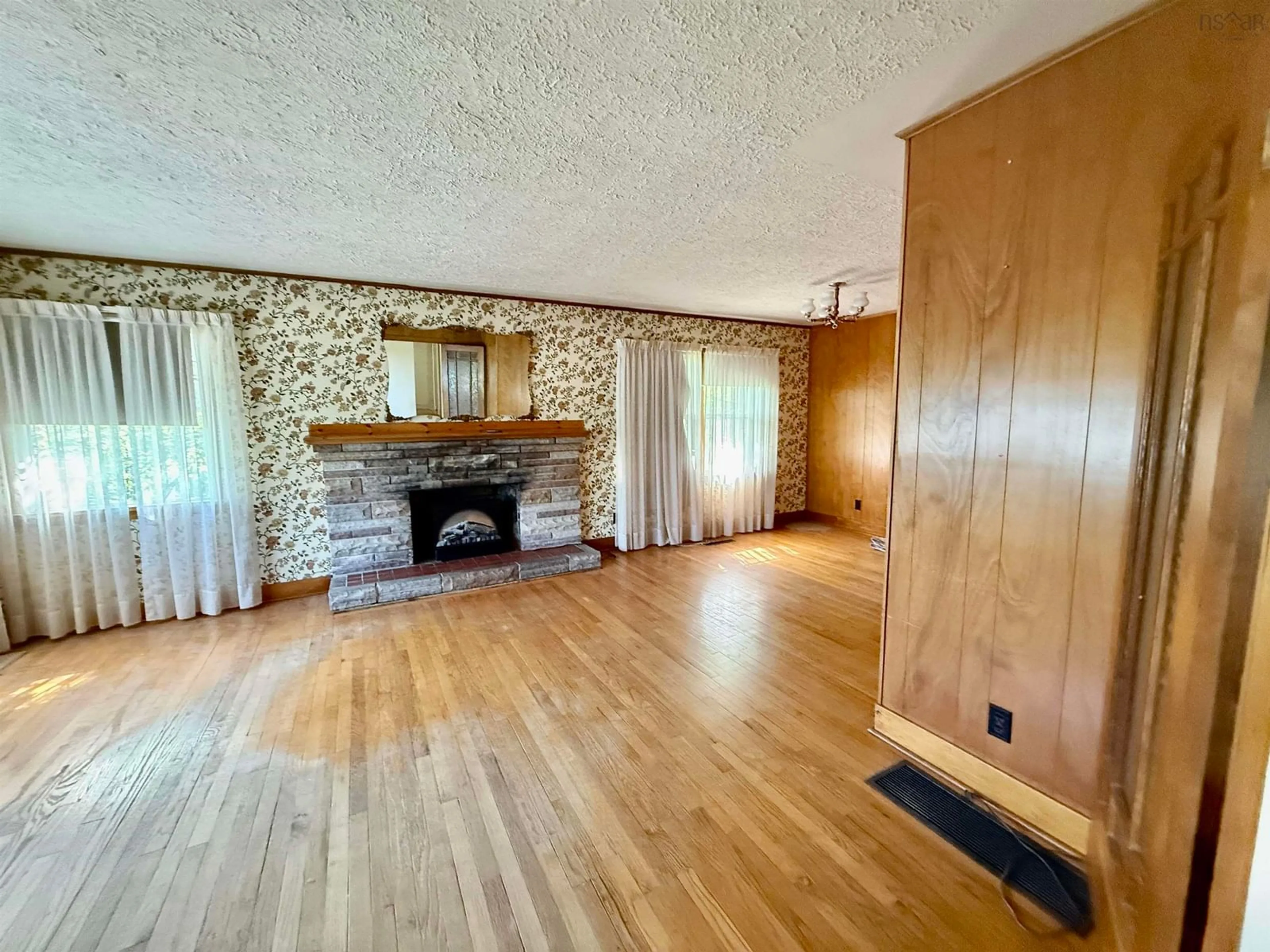A pic of a room for 674 Hammonds Plains Rd, Bedford Nova Scotia B4B 1A7