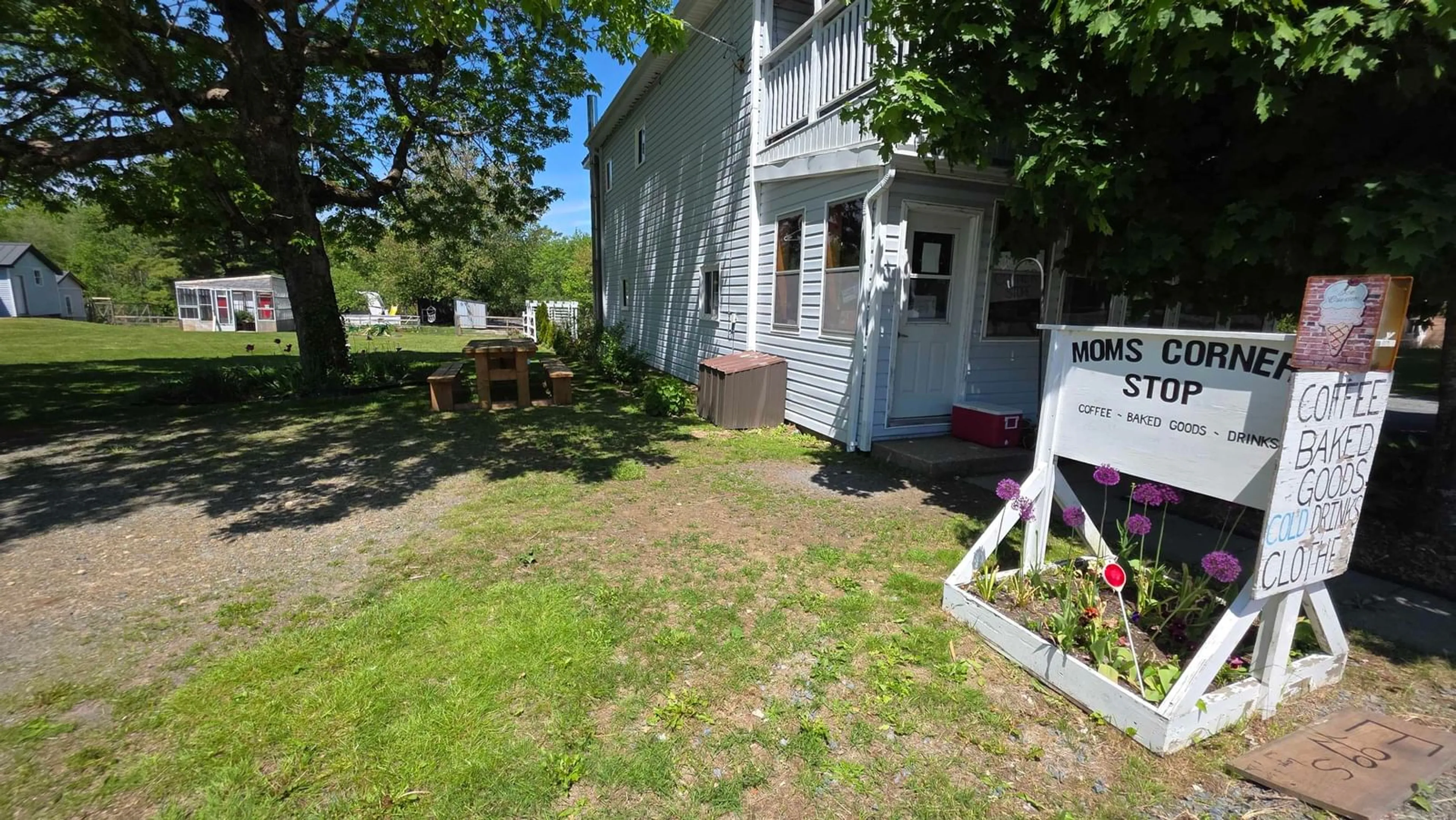 Patio, street for 6148 Highway 208, North Brookfield Nova Scotia B0T 1X0